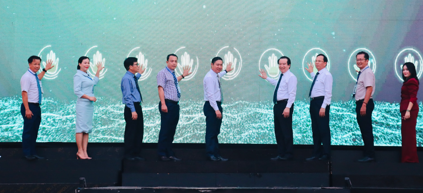 600 drone thắp sáng bầu trời Hội An, mở màn chuỗi lễ hội văn hóa mùa hè ở Quảng Nam- Ảnh 2. 600 drone thắp sáng bầu trời Hội An, mở màn chuỗi lễ hội văn hóa mùa hè ở Quảng Nam- Ảnh 2.
