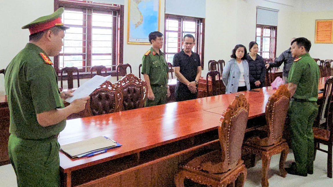 Bắt giám đốc công ty bất động sản móc nối "chuyển đất công thành đất tư" tại Lâm Đồng- Ảnh 1. Bắt giám đốc công ty bất động sản móc nối "chuyển đất công thành đất tư" tại Lâm Đồng- Ảnh 1.