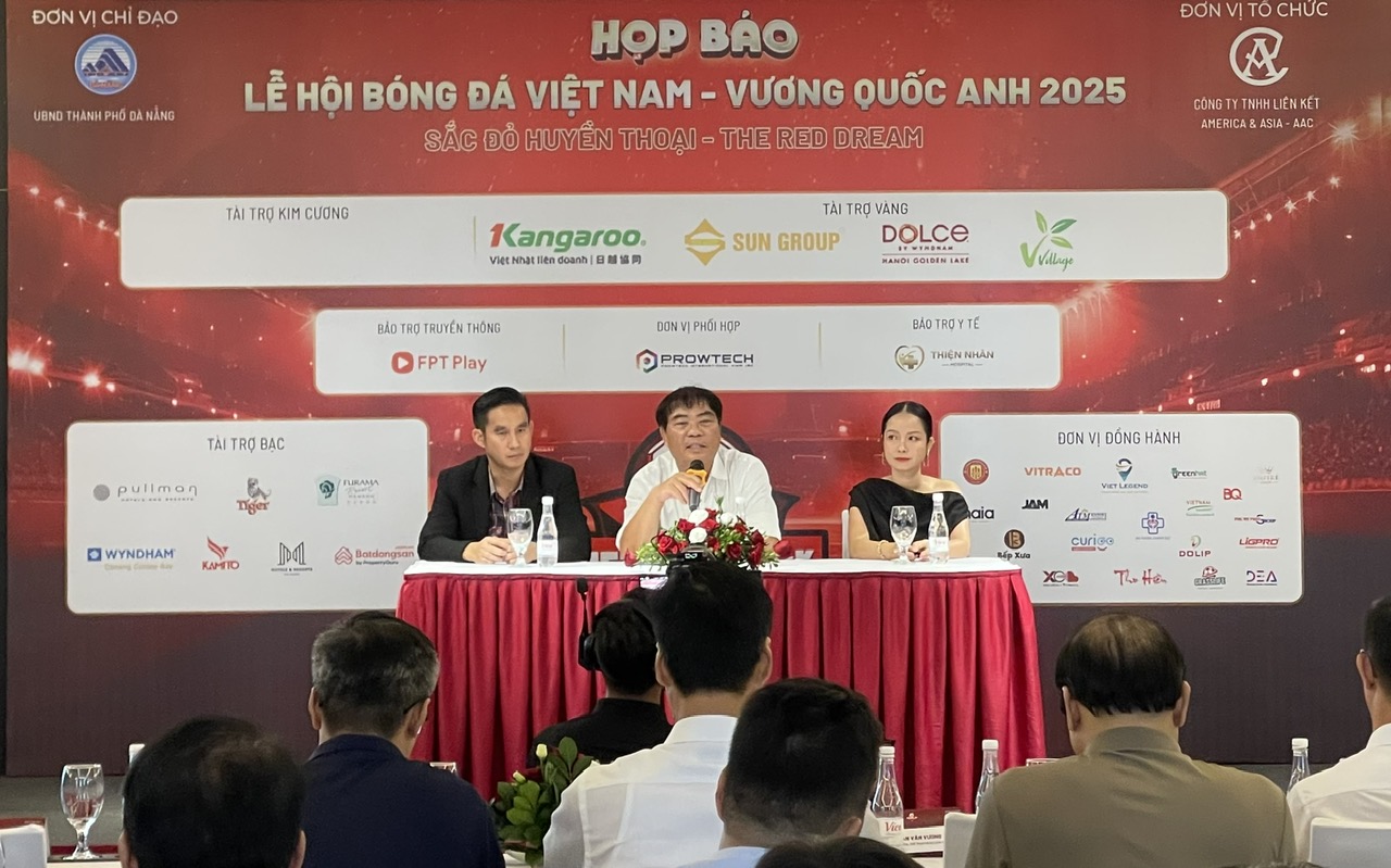 Các huyền thoại Manchester United sắp đến Đà Nẵng thi đấu giao hữu trên sân Hòa Xuân- Ảnh 1. Các huyền thoại Manchester United sắp đến Đà Nẵng thi đấu giao hữu trên sân Hòa Xuân- Ảnh 1.