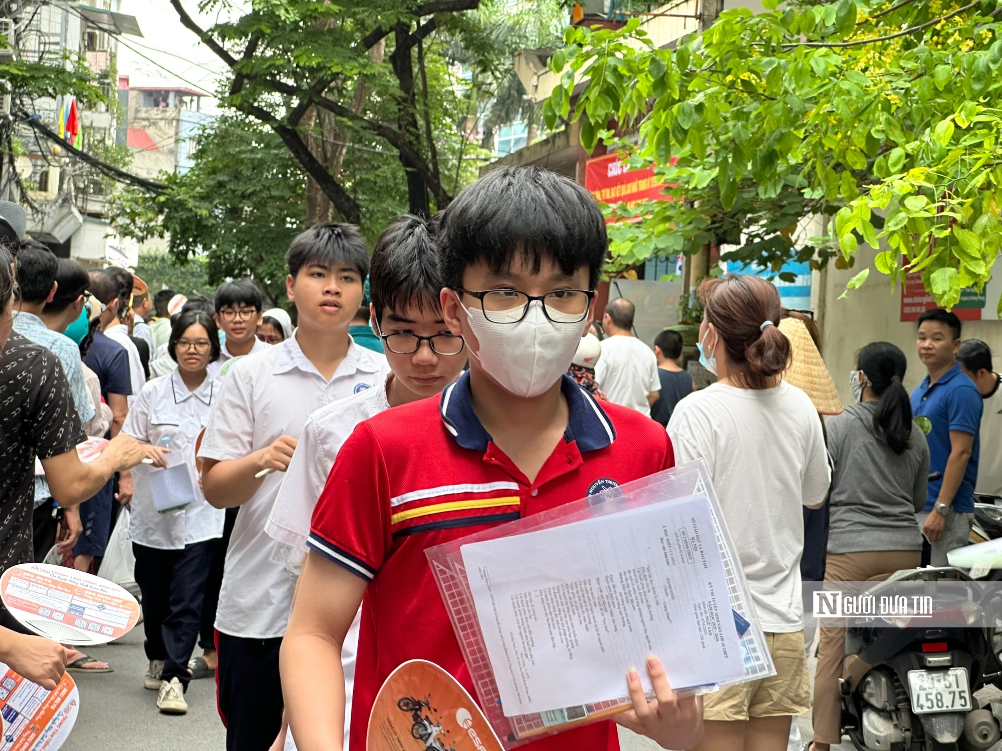 Đề Văn "dễ thở", thí sinh Hà Nội nhẹ nhõm với chủ đề "Hạnh phúc"- Ảnh 12. Đề Văn "dễ thở", thí sinh Hà Nội nhẹ nhõm với chủ đề "Hạnh phúc"- Ảnh 12.