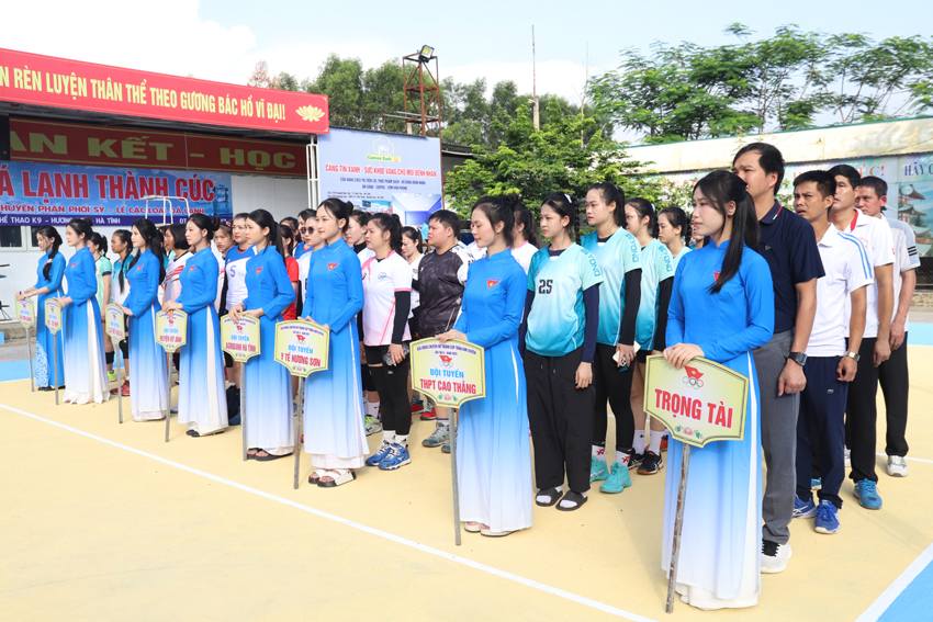 Hà Tĩnh: Khai mạc Giải bóng chuyền nữ tranh cúp Trần Kim Xuyến lần thứ V- Ảnh 2. Hà Tĩnh: Khai mạc Giải bóng chuyền nữ tranh cúp Trần Kim Xuyến lần thứ V- Ảnh 2.