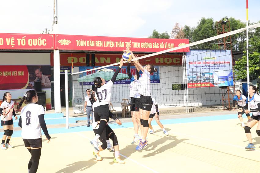 Hà Tĩnh: Khai mạc Giải bóng chuyền nữ tranh cúp Trần Kim Xuyến lần thứ V- Ảnh 5. Hà Tĩnh: Khai mạc Giải bóng chuyền nữ tranh cúp Trần Kim Xuyến lần thứ V- Ảnh 5.