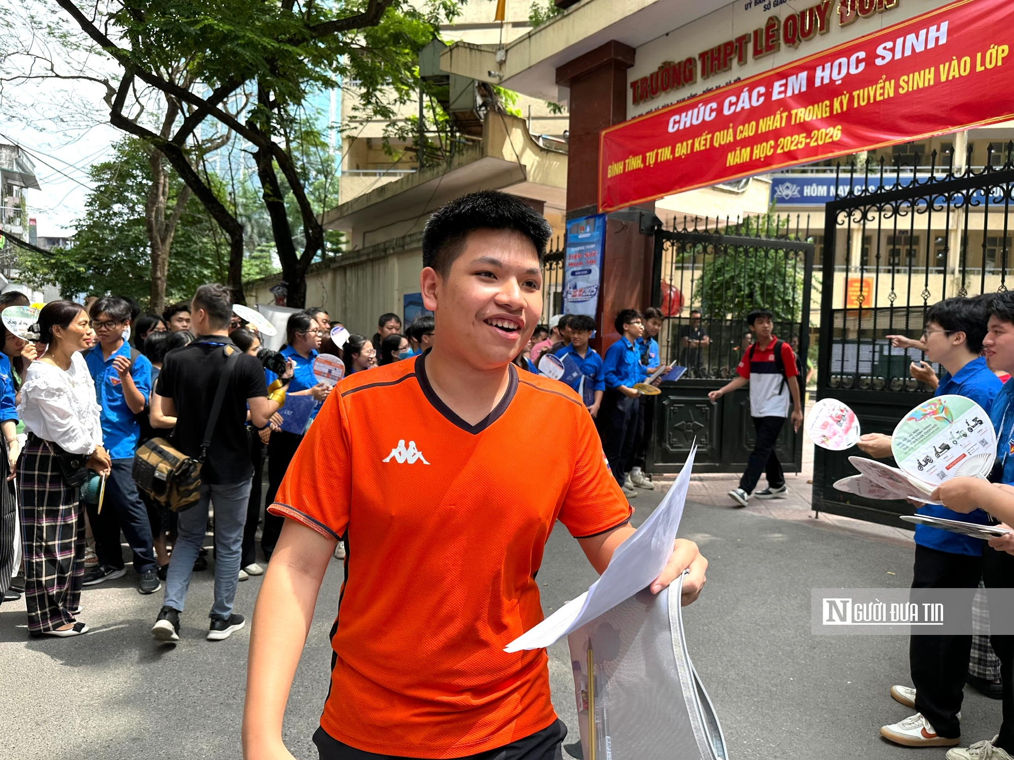 Đề Văn "dễ thở", thí sinh Hà Nội nhẹ nhõm với chủ đề "Hạnh phúc"- Ảnh 8. Đề Văn "dễ thở", thí sinh Hà Nội nhẹ nhõm với chủ đề "Hạnh phúc"- Ảnh 8.