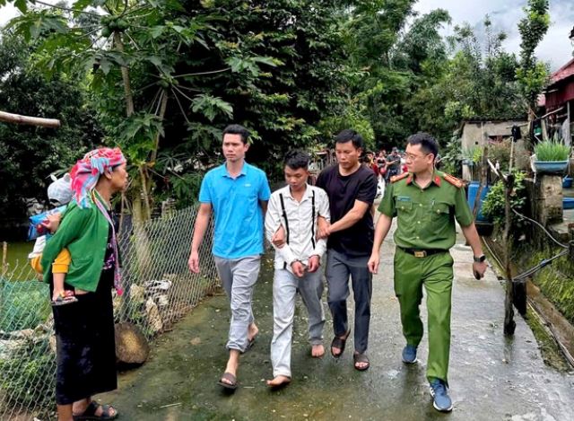 Bắt nam thanh niên 18 tuổi gây án mạng ở quán ăn rồi trốn trên xà nhà- Ảnh 1.