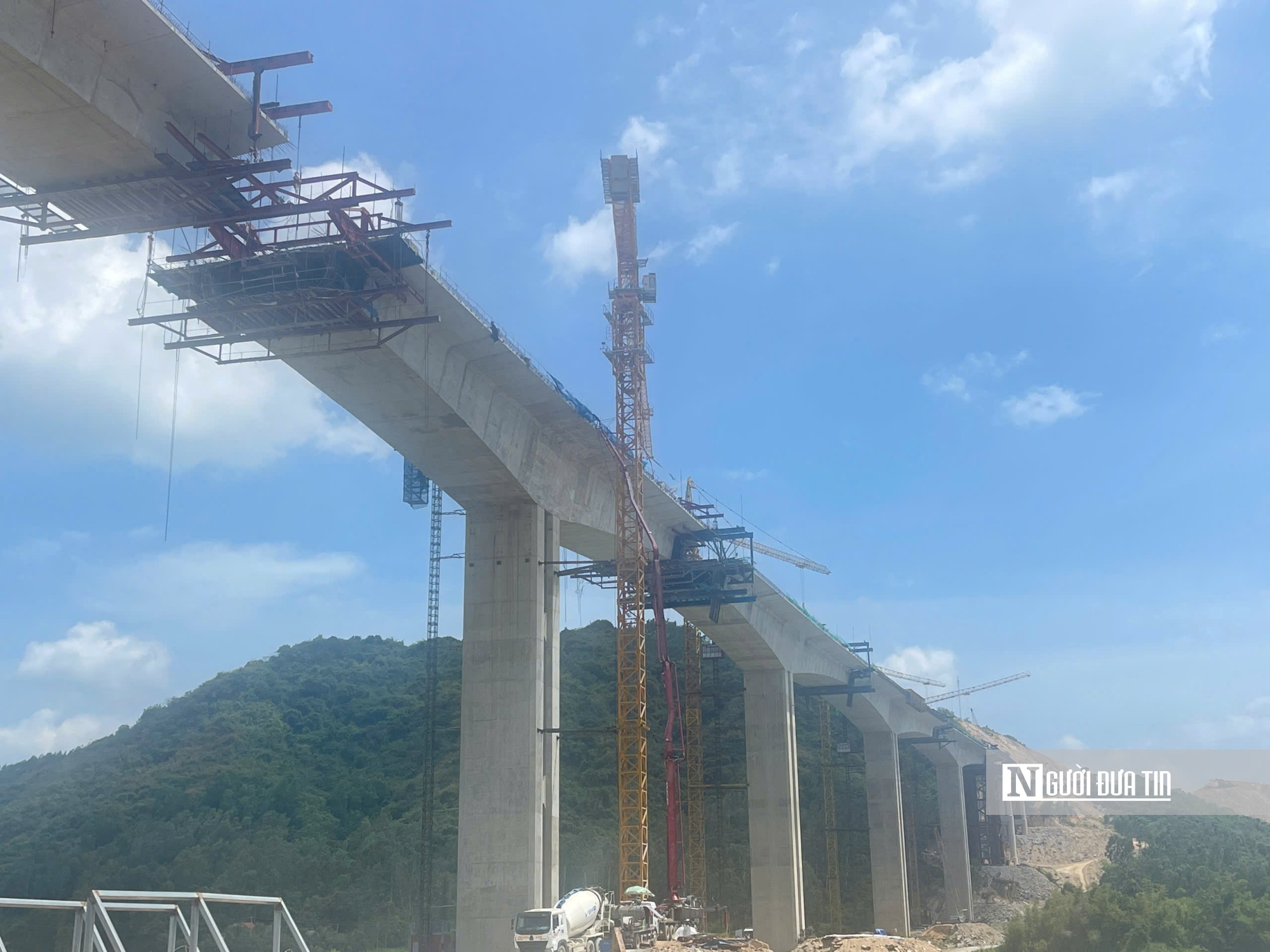 Phó Thủ tướng Nguyễn Hòa Bình: Xử lý điểm nghẽn, không lùi thời hạn hoàn thành cao tốc dọc miền Trung- Ảnh 7. Phó Thủ tướng Nguyễn Hòa Bình: Xử lý điểm nghẽn, không lùi thời hạn hoàn thành cao tốc dọc miền Trung- Ảnh 7.