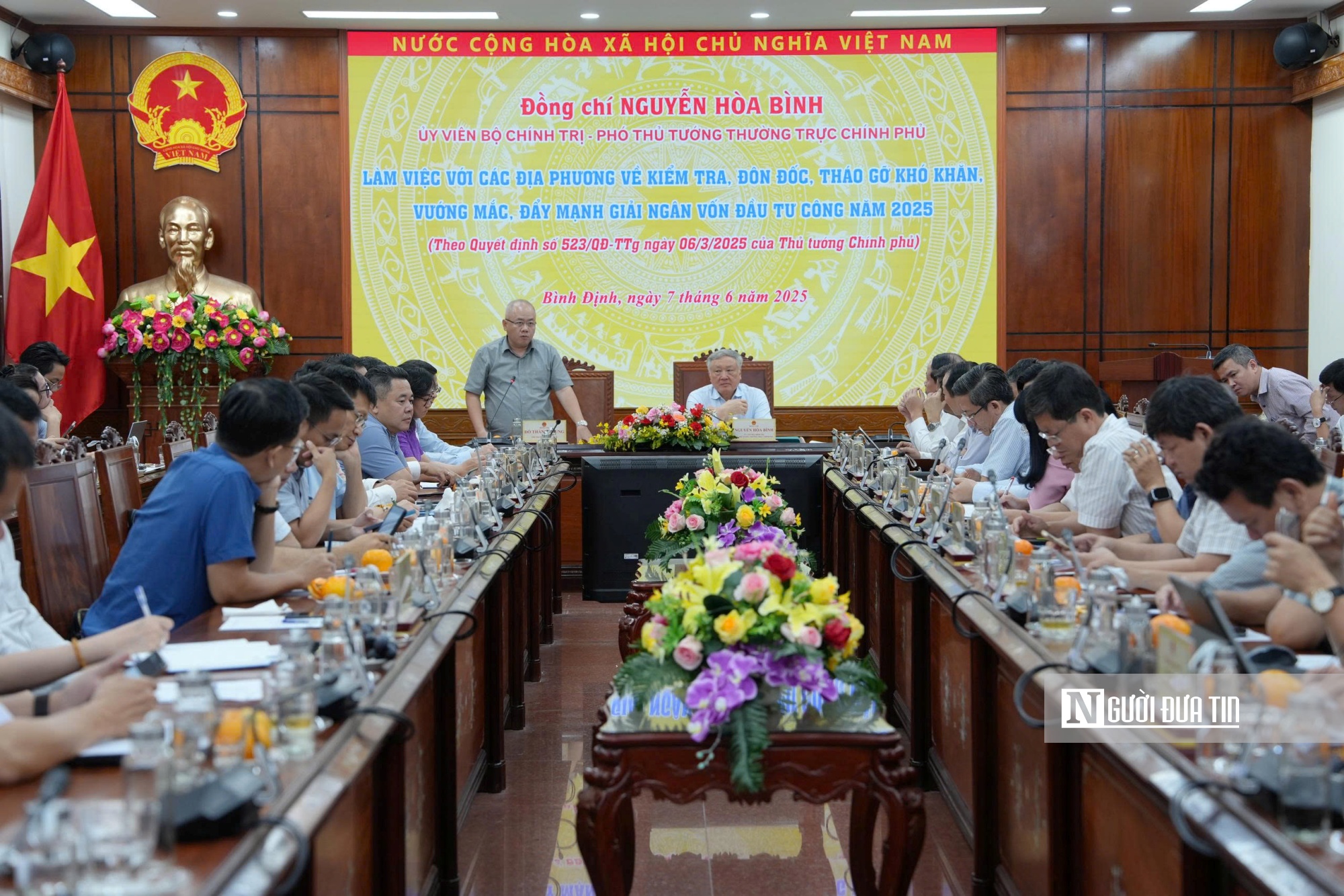 Phó Thủ tướng Nguyễn Hòa Bình: Tháo gỡ điểm nghẽn giải phóng mặt bằng, đẩy mạnh giải ngân vốn đầu tư công- Ảnh 2. Phó Thủ tướng Nguyễn Hòa Bình: Tháo gỡ điểm nghẽn giải phóng mặt bằng, đẩy mạnh giải ngân vốn đầu tư công- Ảnh 2.