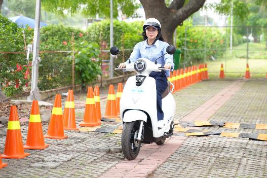 Giá xe máy VinFast tốt chưa từng có, người trẻ và dân văn phòng đua nhau xuống tiền- Ảnh 1.