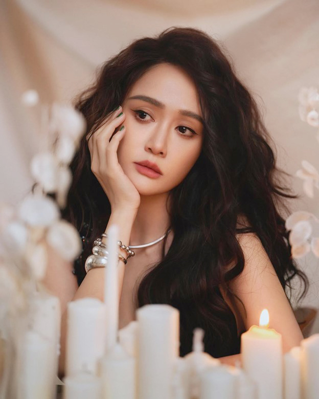 "Nữ hoàng phim thần tượng" gây sốt khi cắm hàng trăm chiếc kim khắp cơ thể- Ảnh 6. "Nữ hoàng phim thần tượng" gây sốt khi cắm hàng trăm chiếc kim khắp cơ thể- Ảnh 6.
