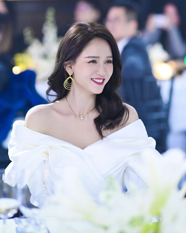 "Nữ hoàng phim thần tượng" gây sốt khi cắm hàng trăm chiếc kim khắp cơ thể- Ảnh 7. "Nữ hoàng phim thần tượng" gây sốt khi cắm hàng trăm chiếc kim khắp cơ thể- Ảnh 7.