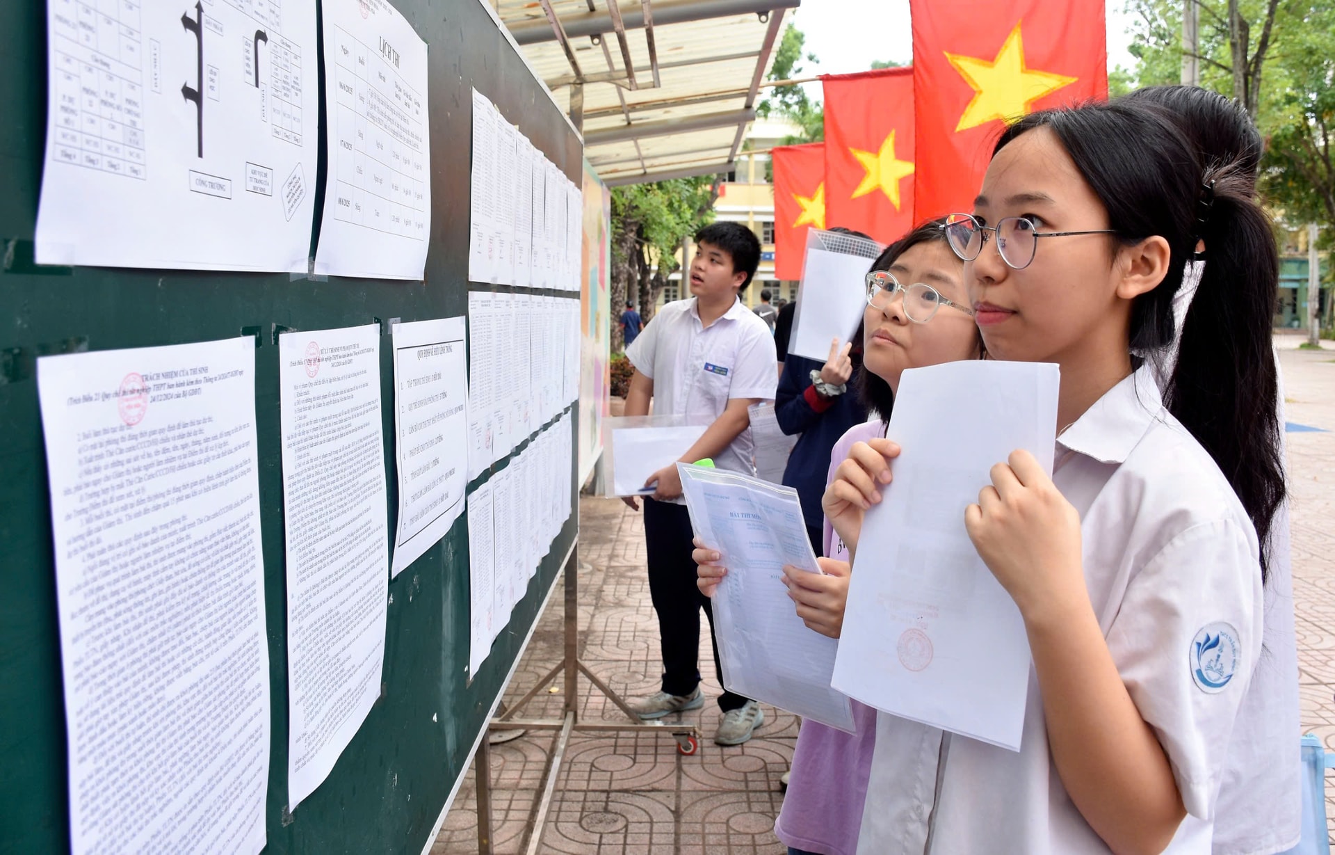 Hà Nội: Gần 103.000 thí sinh chính thức tham dự kỳ thi vào lớp 10- Ảnh 1. Hà Nội: Gần 103.000 thí sinh chính thức tham dự kỳ thi vào lớp 10- Ảnh 1.