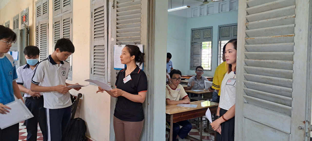 Có 219 thí sinh bỏ thi môn Toán kỳ thi tuyển sinh lớp 10 tại Tp.HCM- Ảnh 1. Có 219 thí sinh bỏ thi môn Toán kỳ thi tuyển sinh lớp 10 tại Tp.HCM- Ảnh 1.