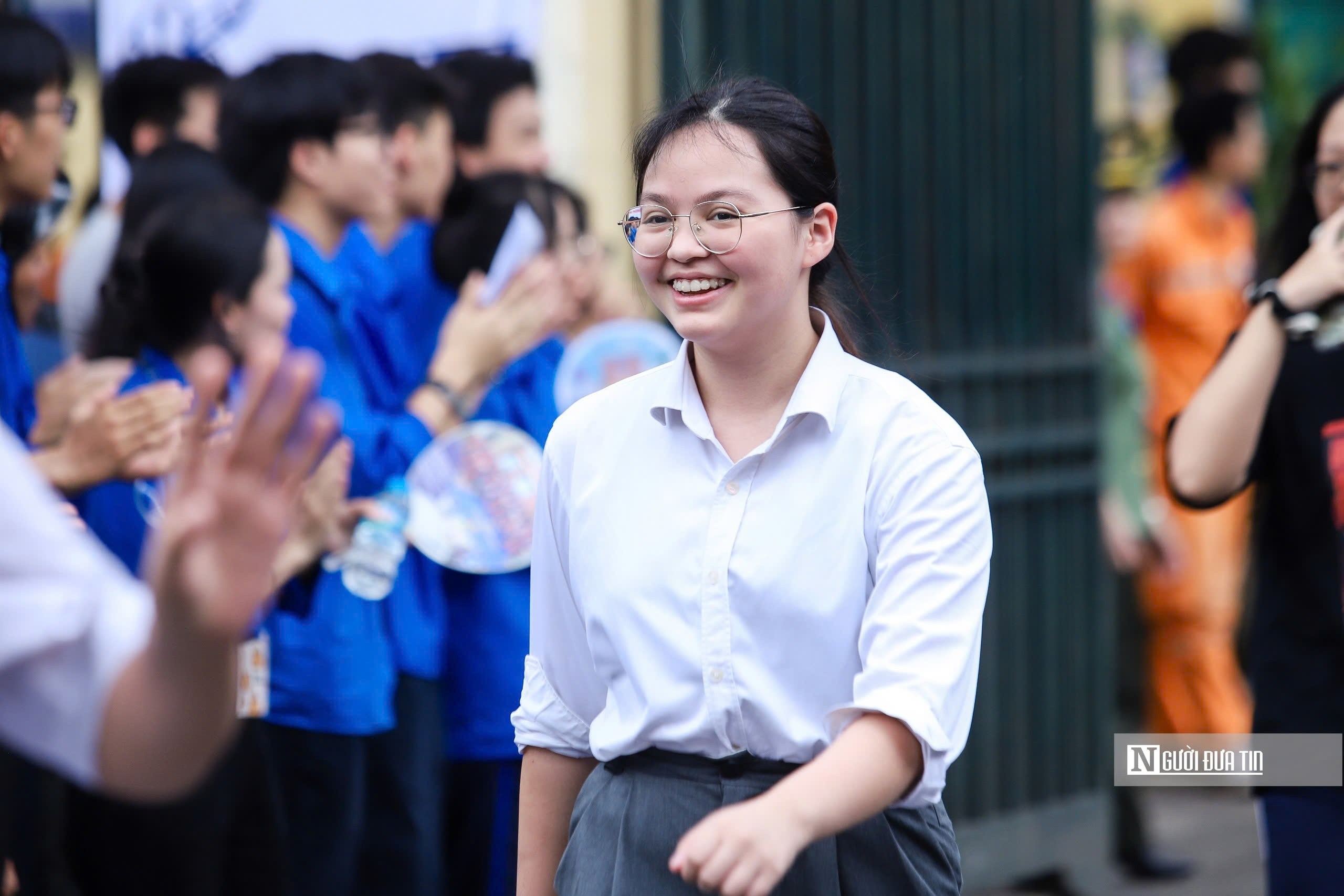 Đề Văn "dễ thở", thí sinh Hà Nội nhẹ nhõm với chủ đề "Hạnh phúc"- Ảnh 1. Đề Văn "dễ thở", thí sinh Hà Nội nhẹ nhõm với chủ đề "Hạnh phúc"- Ảnh 1.