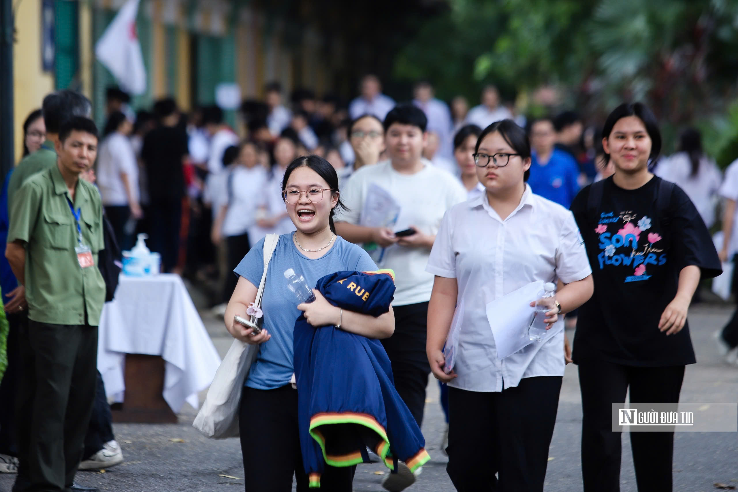Đề Văn "dễ thở", thí sinh Hà Nội nhẹ nhõm với chủ đề "Hạnh phúc"- Ảnh 5. Đề Văn "dễ thở", thí sinh Hà Nội nhẹ nhõm với chủ đề "Hạnh phúc"- Ảnh 5.