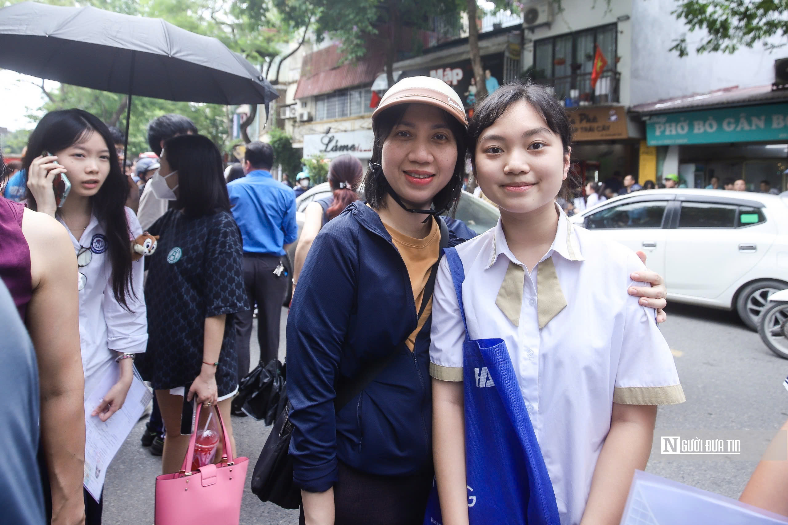 Đề Văn "dễ thở", thí sinh Hà Nội nhẹ nhõm với chủ đề "Hạnh phúc"- Ảnh 15. Đề Văn "dễ thở", thí sinh Hà Nội nhẹ nhõm với chủ đề "Hạnh phúc"- Ảnh 15.