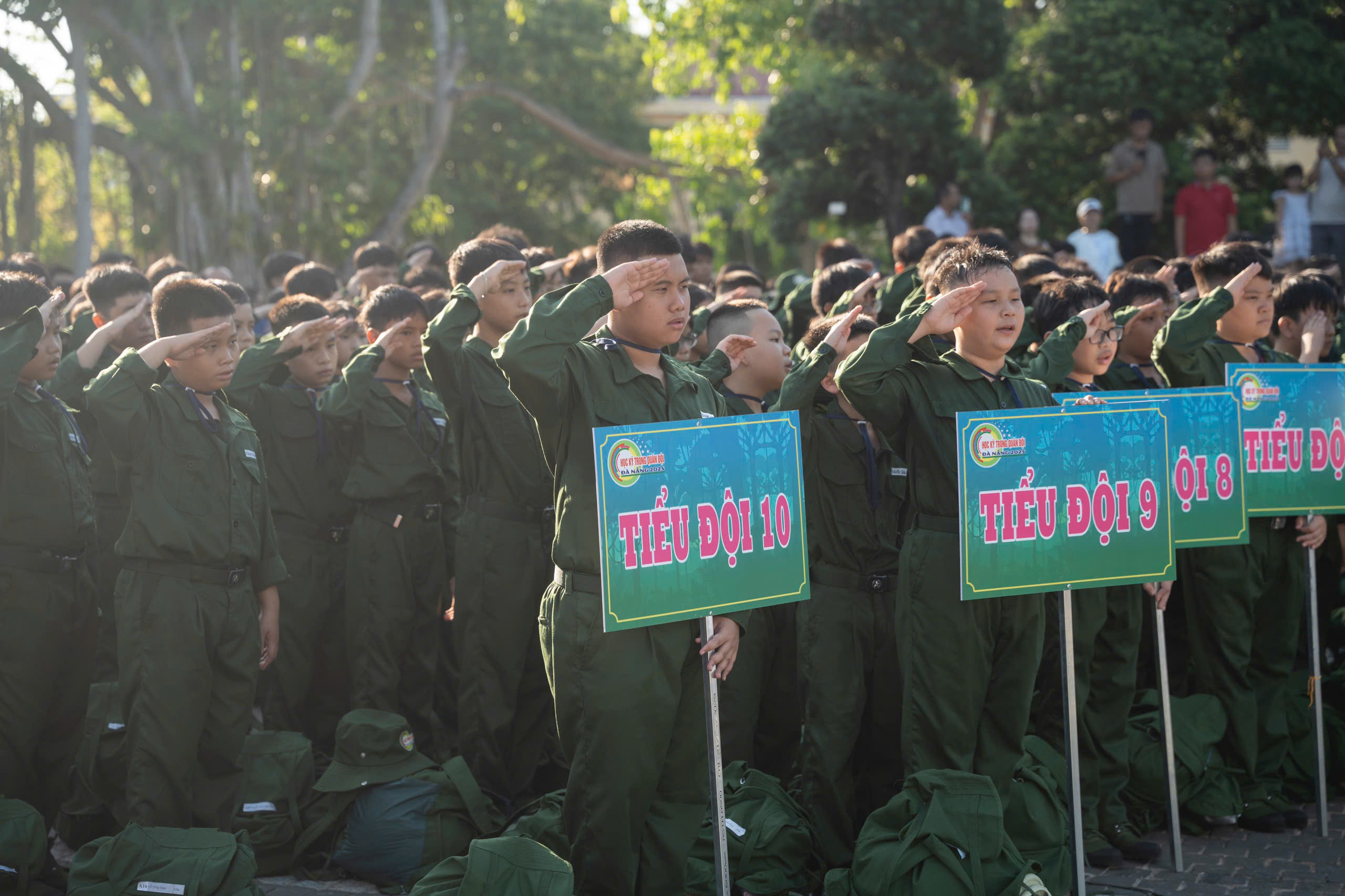 150 thiếu nhi Đà Nẵng trải nghiệm “Học kỳ trong quân đội” giữa mùa hè- Ảnh 1. 150 thiếu nhi Đà Nẵng trải nghiệm “Học kỳ trong quân đội” giữa mùa hè- Ảnh 1.