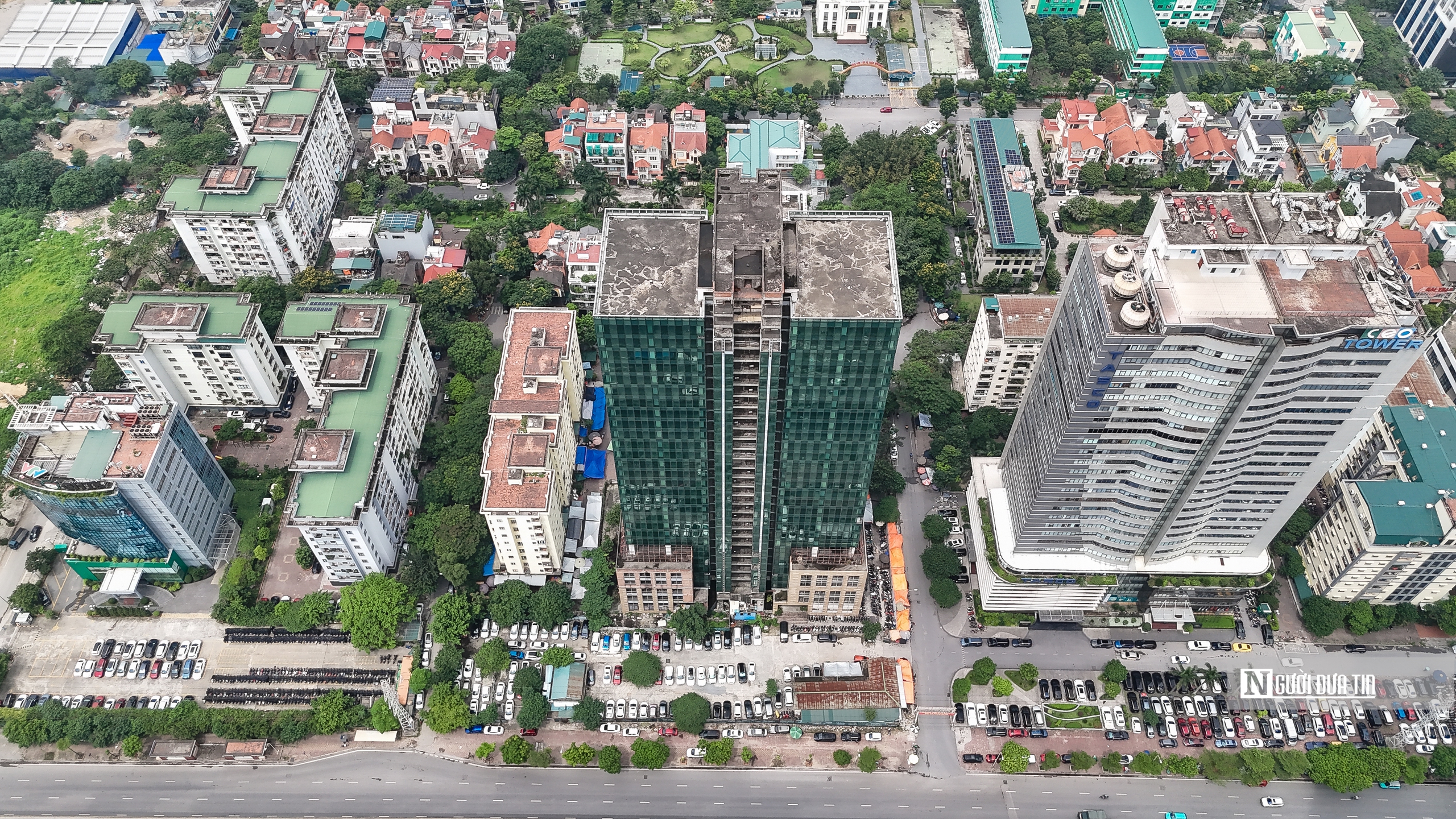 Cận cảnh tòa tháp cao 27 tầng bỏ hoang hơn chục năm giữa lòng Hà Nội- Ảnh 1. Cận cảnh tòa tháp cao 27 tầng bỏ hoang hơn chục năm giữa lòng Hà Nội- Ảnh 1.