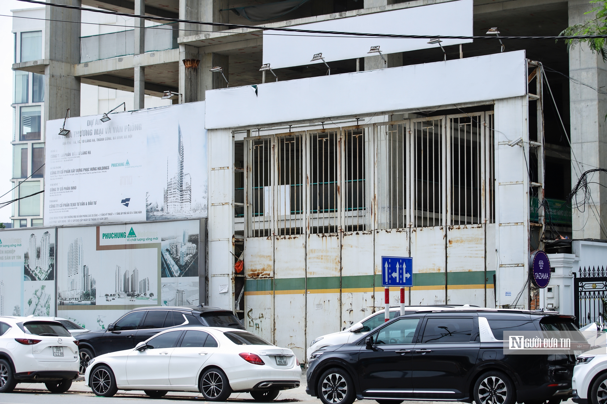 Cận cảnh tòa nhà "chọc trời" bỏ hoang giữa lòng Hà Nội- Ảnh 10. Cận cảnh tòa nhà "chọc trời" bỏ hoang giữa lòng Hà Nội- Ảnh 10.
