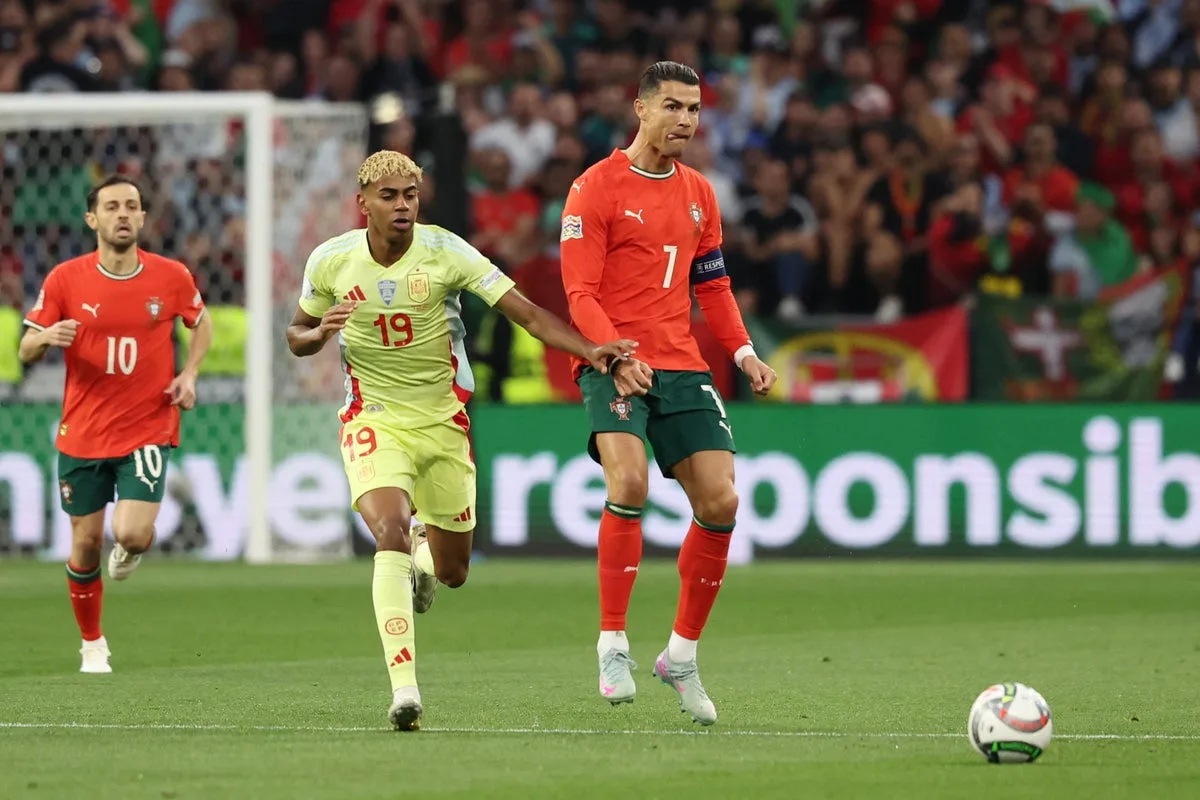 Cristiano Ronaldo đã kêu gọi mọi người kiên nhẫn với tài năng trẻ Lamine Yamal. Cristiano Ronaldo đã kêu gọi mọi người kiên nhẫn với tài năng trẻ Lamine Yamal.