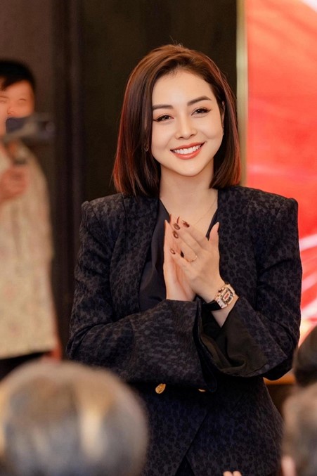 Hoa hậu Jennifer Phạm xinh đẹp, rạng rỡ đảm nhận cương vị mới- Ảnh 1. Hoa hậu Jennifer Phạm xinh đẹp, rạng rỡ đảm nhận cương vị mới- Ảnh 1.
