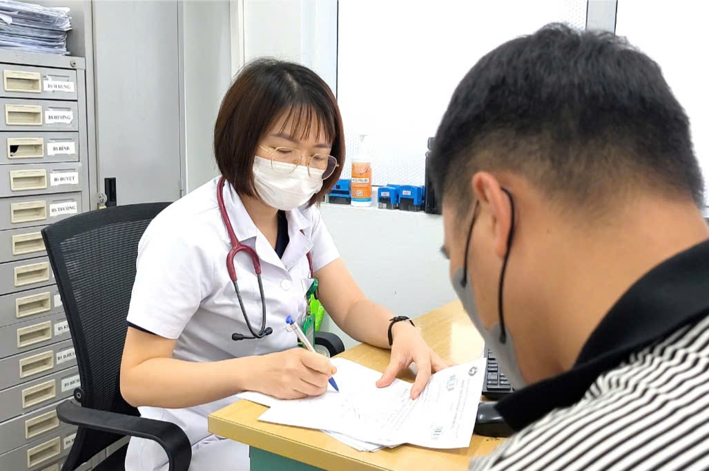 Phát hiện sán dây dài 3 mét sống trong ruột sau gần 1 năm đau bụng âm ỉ- Ảnh 1. Phát hiện sán dây dài 3 mét sống trong ruột sau gần 1 năm đau bụng âm ỉ- Ảnh 1.