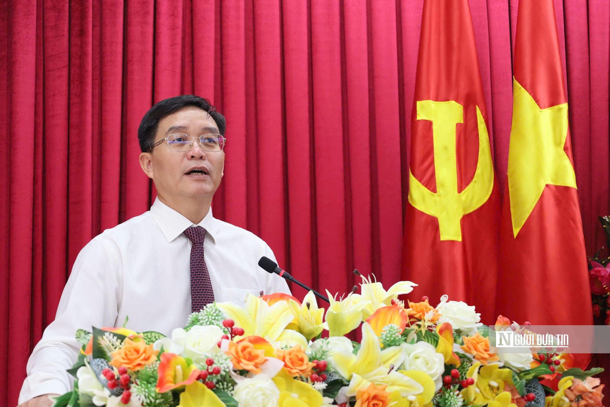 Ngày đầu vận hành mô hình 2 cấp: Người dân Đắk Lắk tấp nập làm thủ tục hành chính- Ảnh 2.