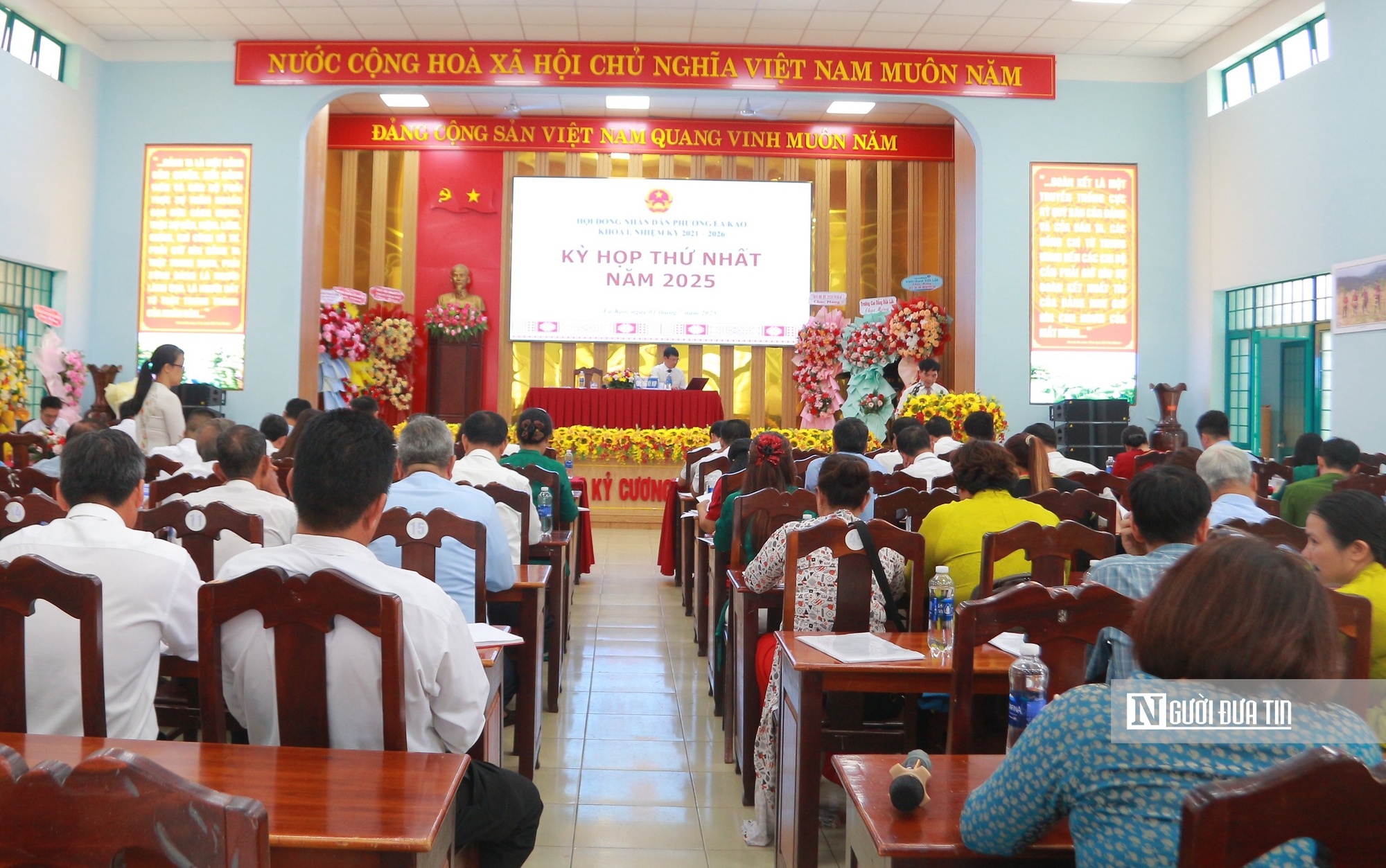 Ngày đầu vận hành mô hình 2 cấp: Người dân Đắk Lắk tấp nập làm thủ tục hành chính- Ảnh 3.