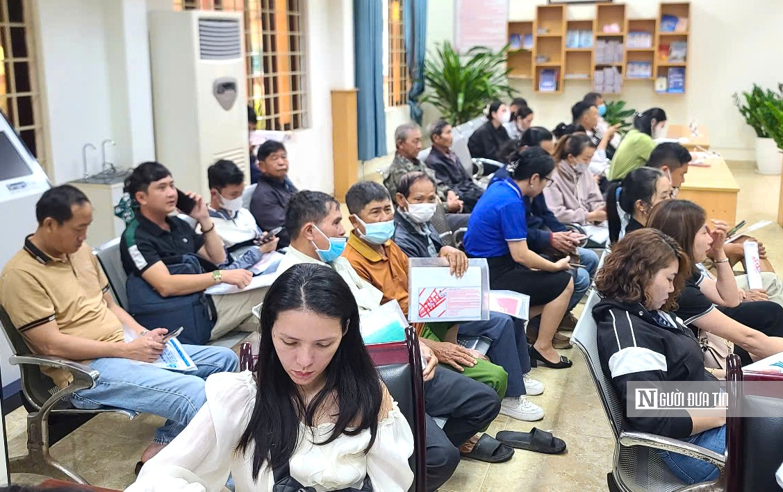 Ngày đầu vận hành mô hình 2 cấp: Người dân Đắk Lắk tấp nập làm thủ tục hành chính- Ảnh 5.