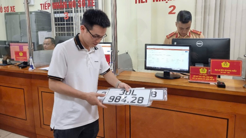 Từ 1/7, người dân được đăng ký xe tại bất kỳ xã, phường nào trong tỉnh, thành phố nơi đang cư trú- Ảnh 1.