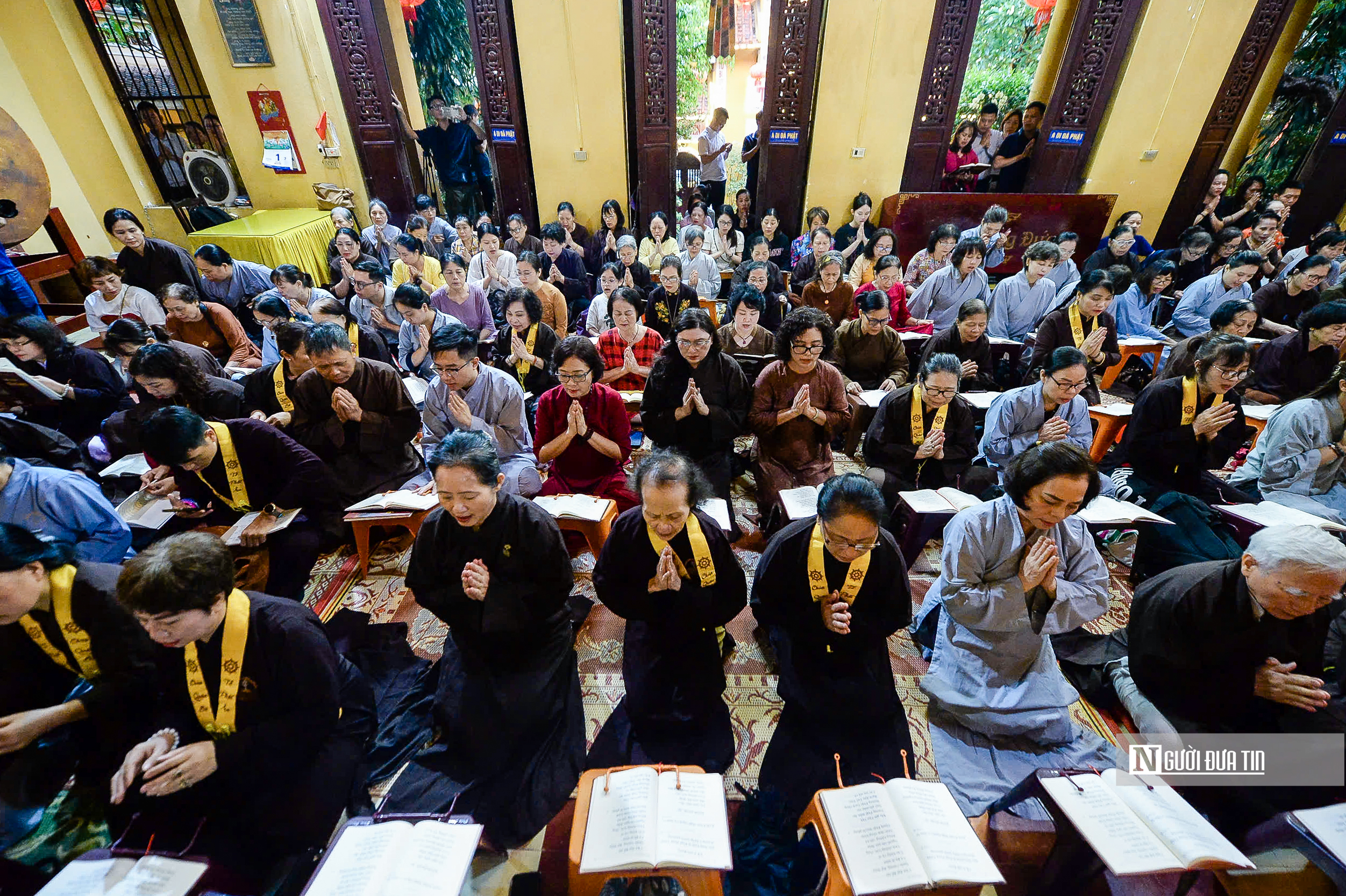 Cử ba hồi chuông trong ngày đầu vận hành chính quyền 2 cấp- Ảnh 4. Cử ba hồi chuông trong ngày đầu vận hành chính quyền 2 cấp- Ảnh 4.