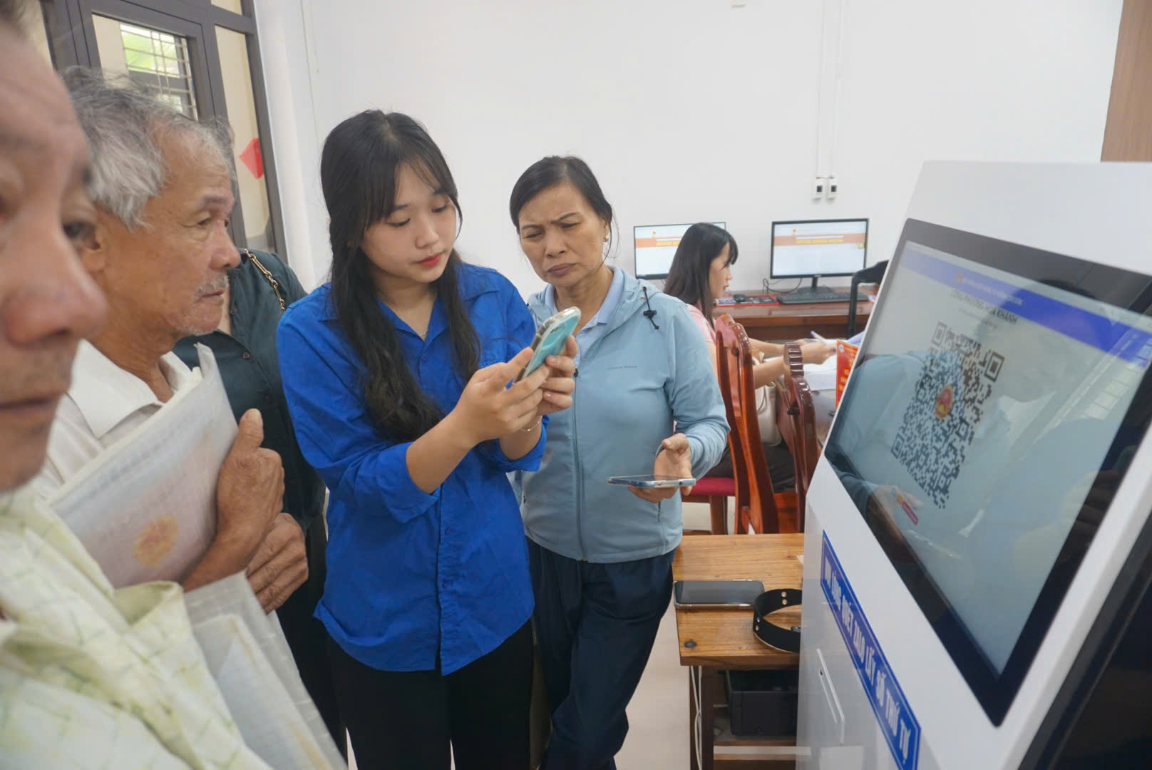 Chính quyền 2 cấp vận hành ngày đầu: Người dân Đà Nẵng hài lòng- Ảnh 5. Chính quyền 2 cấp vận hành ngày đầu: Người dân Đà Nẵng hài lòng- Ảnh 5.