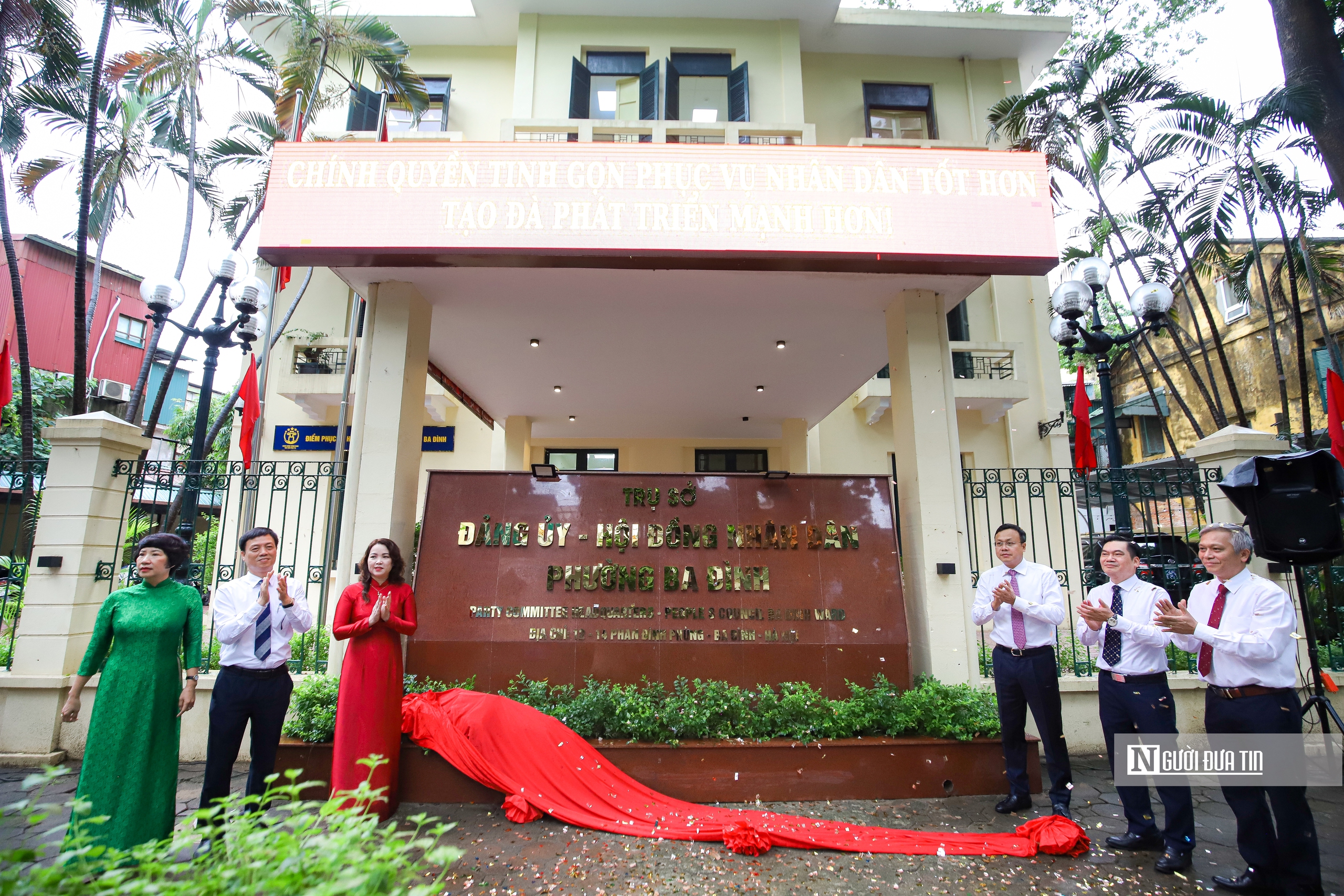 Hà Nội: Chủ tịch phường hướng dẫn người dân trong ngày đầu thực hiện chính quyền 2 cấp- Ảnh 3.