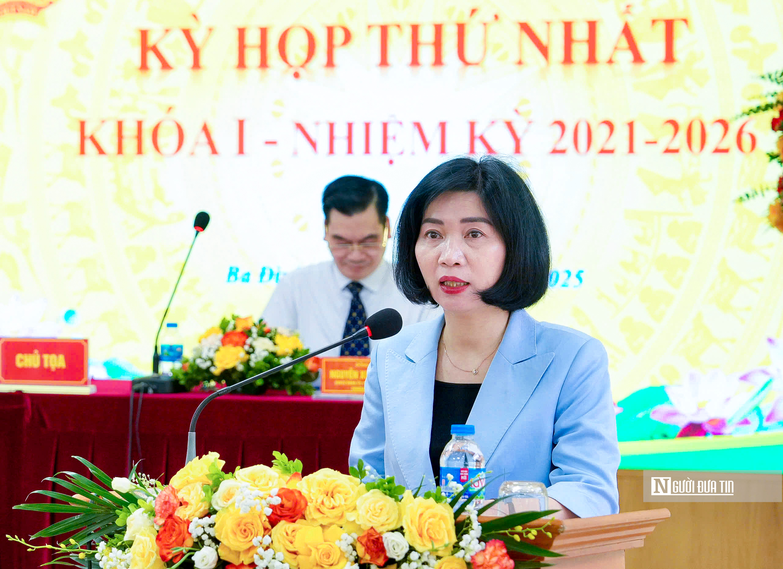 Hà Nội: Chủ tịch phường hướng dẫn người dân trong ngày đầu thực hiện chính quyền 2 cấp- Ảnh 10.