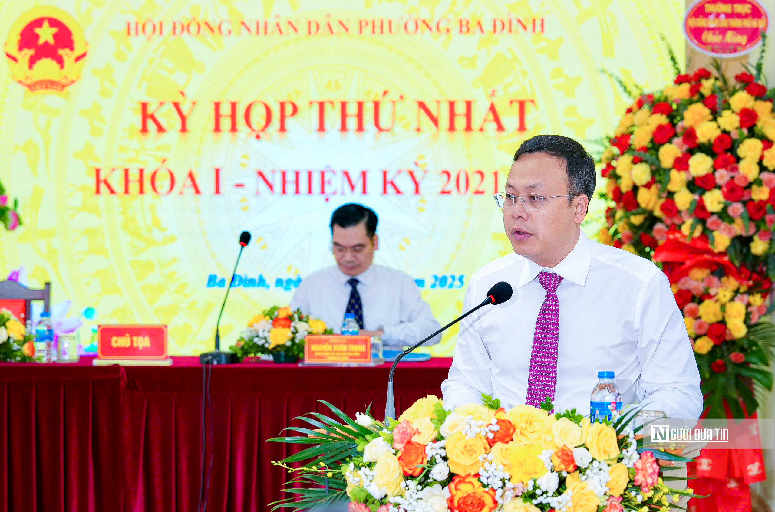 Hà Nội: Chủ tịch phường hướng dẫn người dân trong ngày đầu thực hiện chính quyền 2 cấp- Ảnh 8.