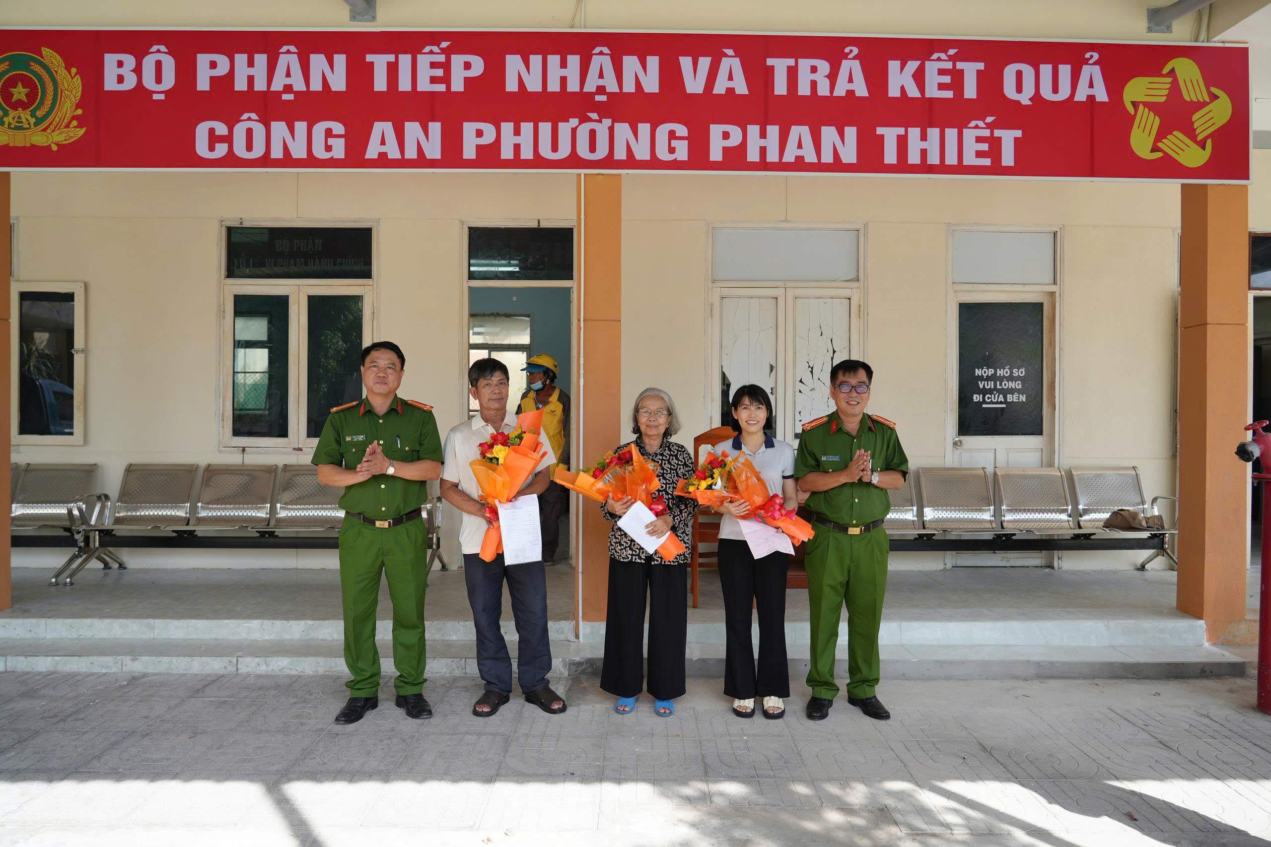 Hình ảnh đẹp trong ngày đầu tiên vận hành chính quyền địa phương 2 cấp tại Lâm Đồng- Ảnh 3. Hình ảnh đẹp trong ngày đầu tiên vận hành chính quyền địa phương 2 cấp tại Lâm Đồng- Ảnh 3.