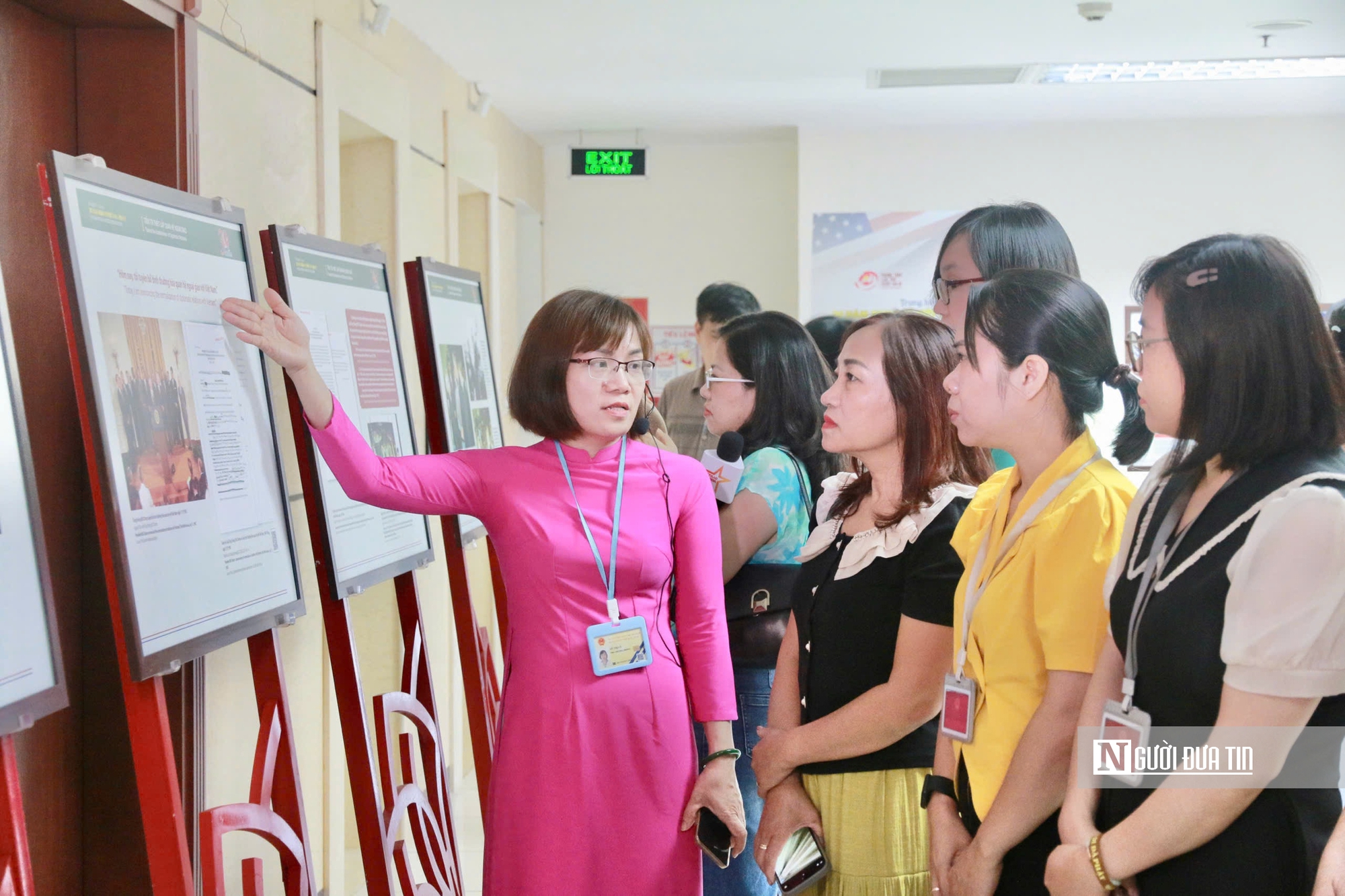 Trưng bày tài liệu và trao trả hồ sơ chứng tích - Ảnh 1.