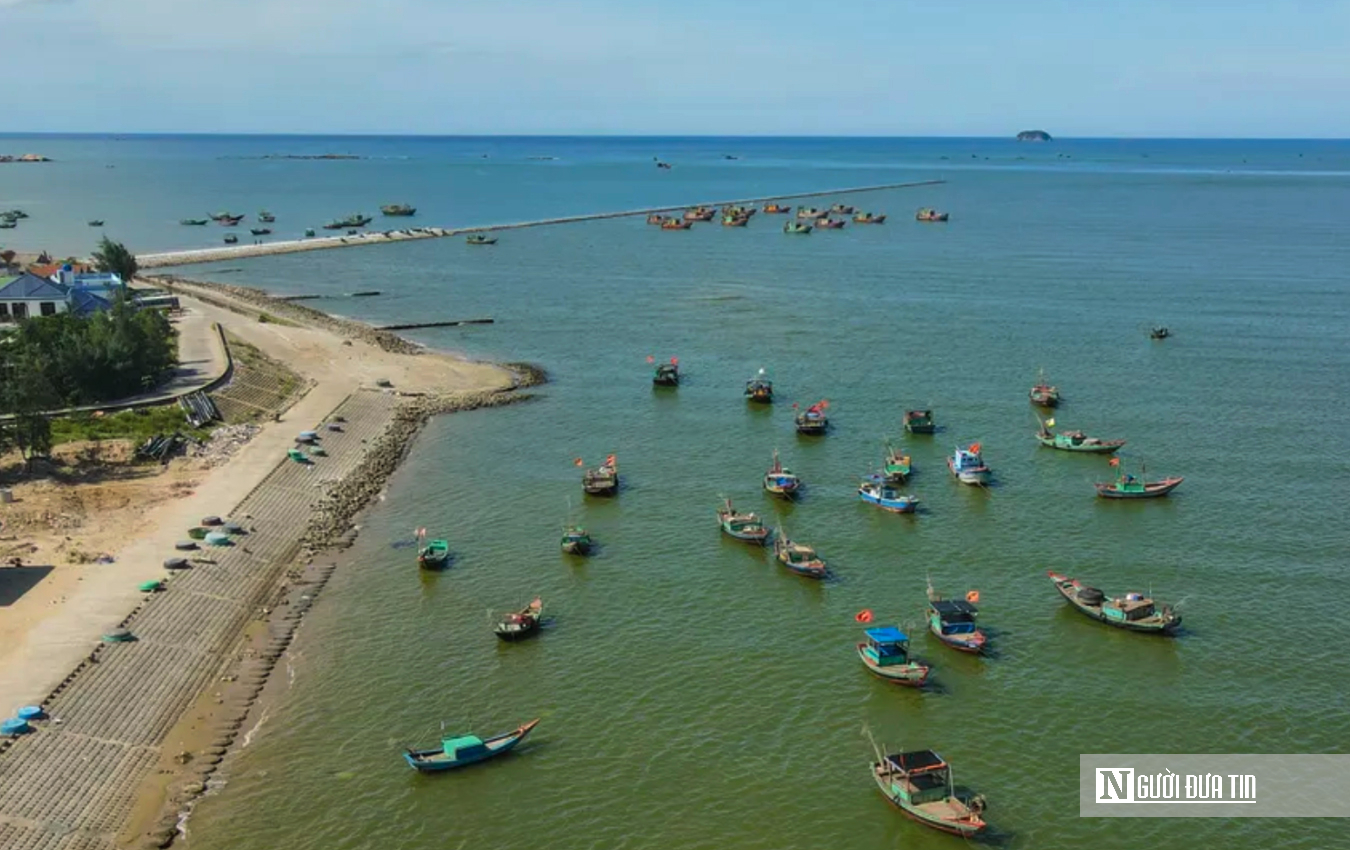 Hà Tĩnh: Đầu tư cảng cá nhưng không nạo vét luồng lạch, tàu gặp khó khi vào bờ - Ảnh 3.