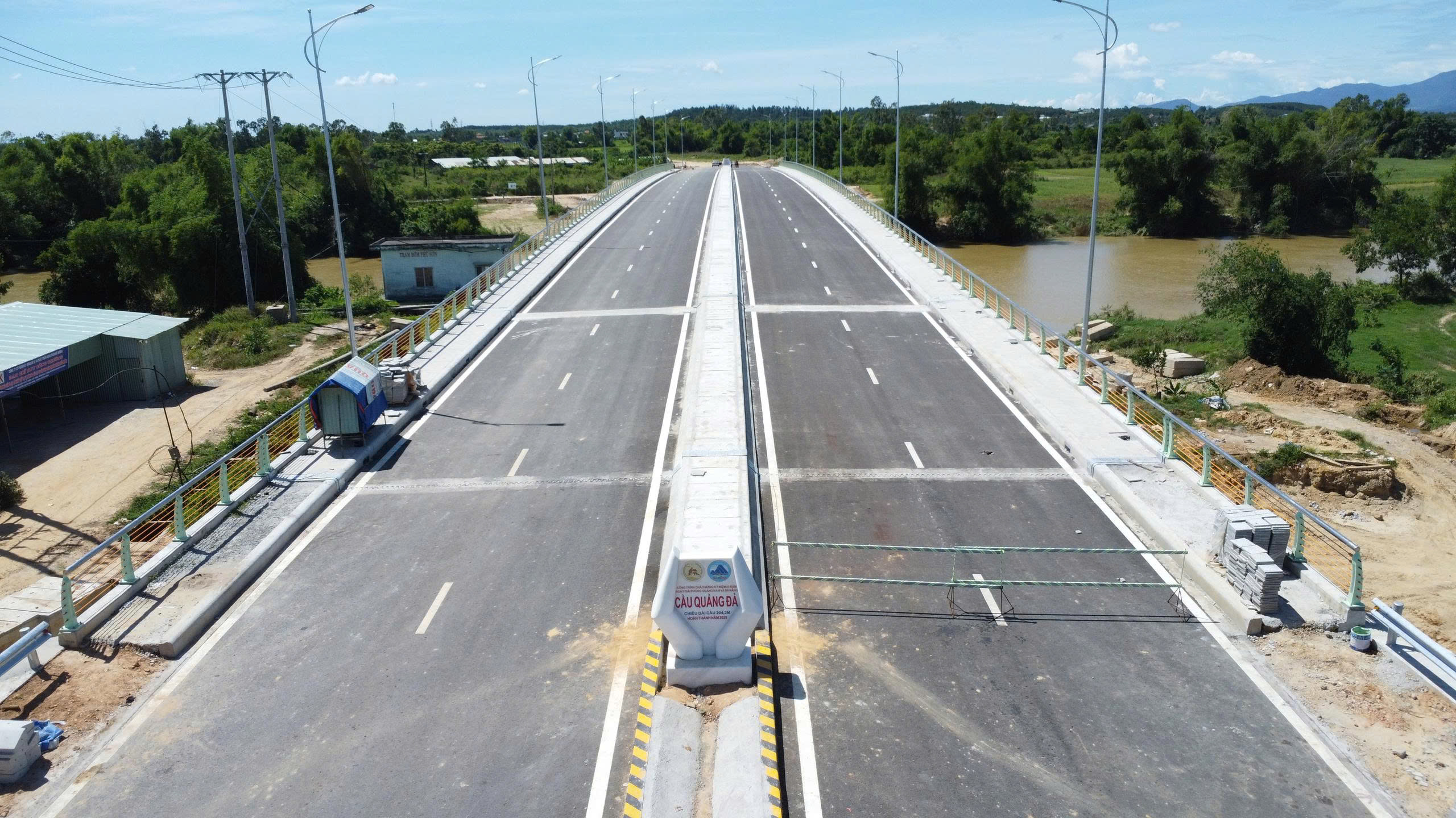Chủ tịch Đà Nẵng: Không thể để cầu Quảng Đà xây xong mà không có đường dẫn- Ảnh 2. Chủ tịch Đà Nẵng: Không thể để cầu Quảng Đà xây xong mà không có đường dẫn- Ảnh 2.