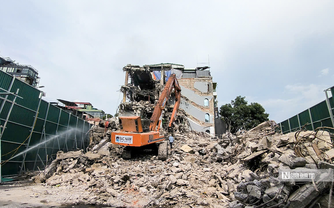 Hà Nội: Hiện trạng tiến độ phá dỡ tòa nhà hàm cá mập - Ảnh 9.