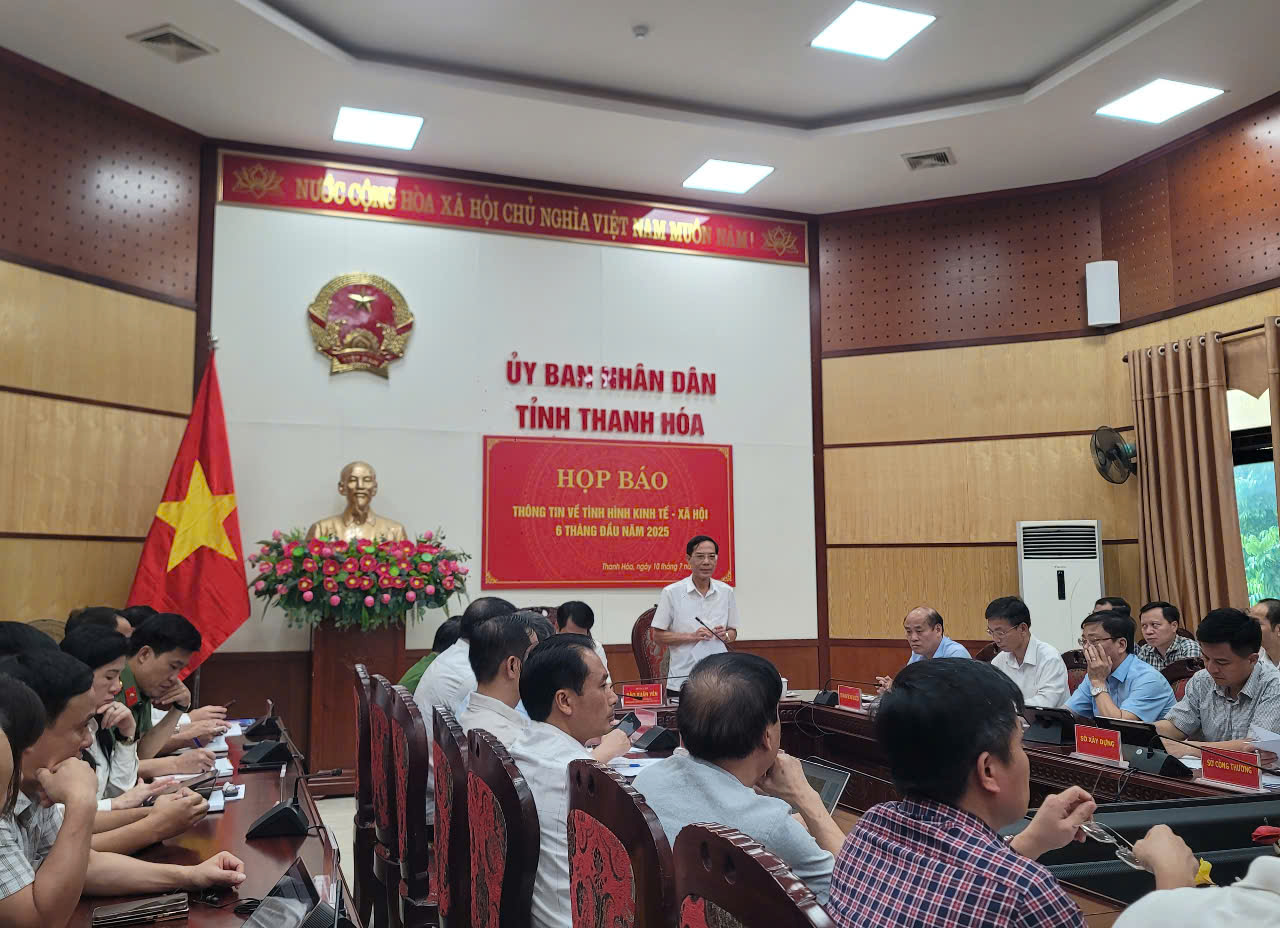 Lộ trình xử lý 3.600 cán bộ, công chức dôi dư sau sáp nhập ở Thanh Hóa - Ảnh 1.