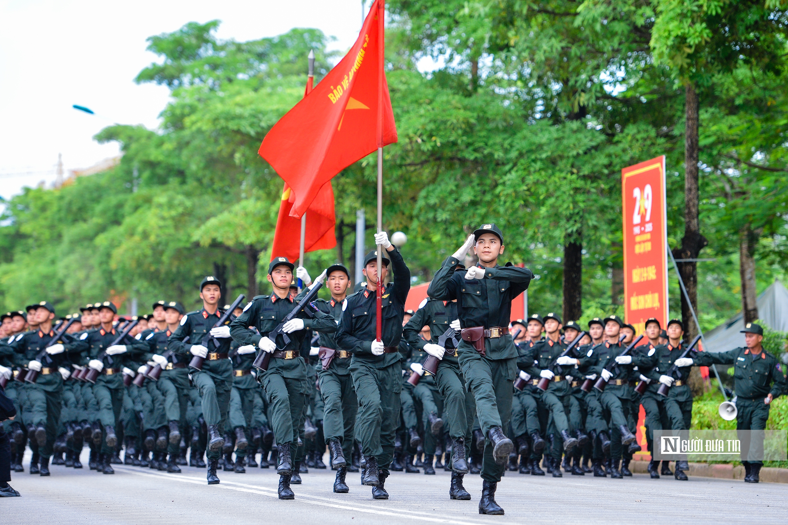 Những nữ chiến sĩ A80 miệt mài luyện tập bất chấp nắng nóng- Ảnh 5. Những nữ chiến sĩ A80 miệt mài luyện tập bất chấp nắng nóng- Ảnh 5.