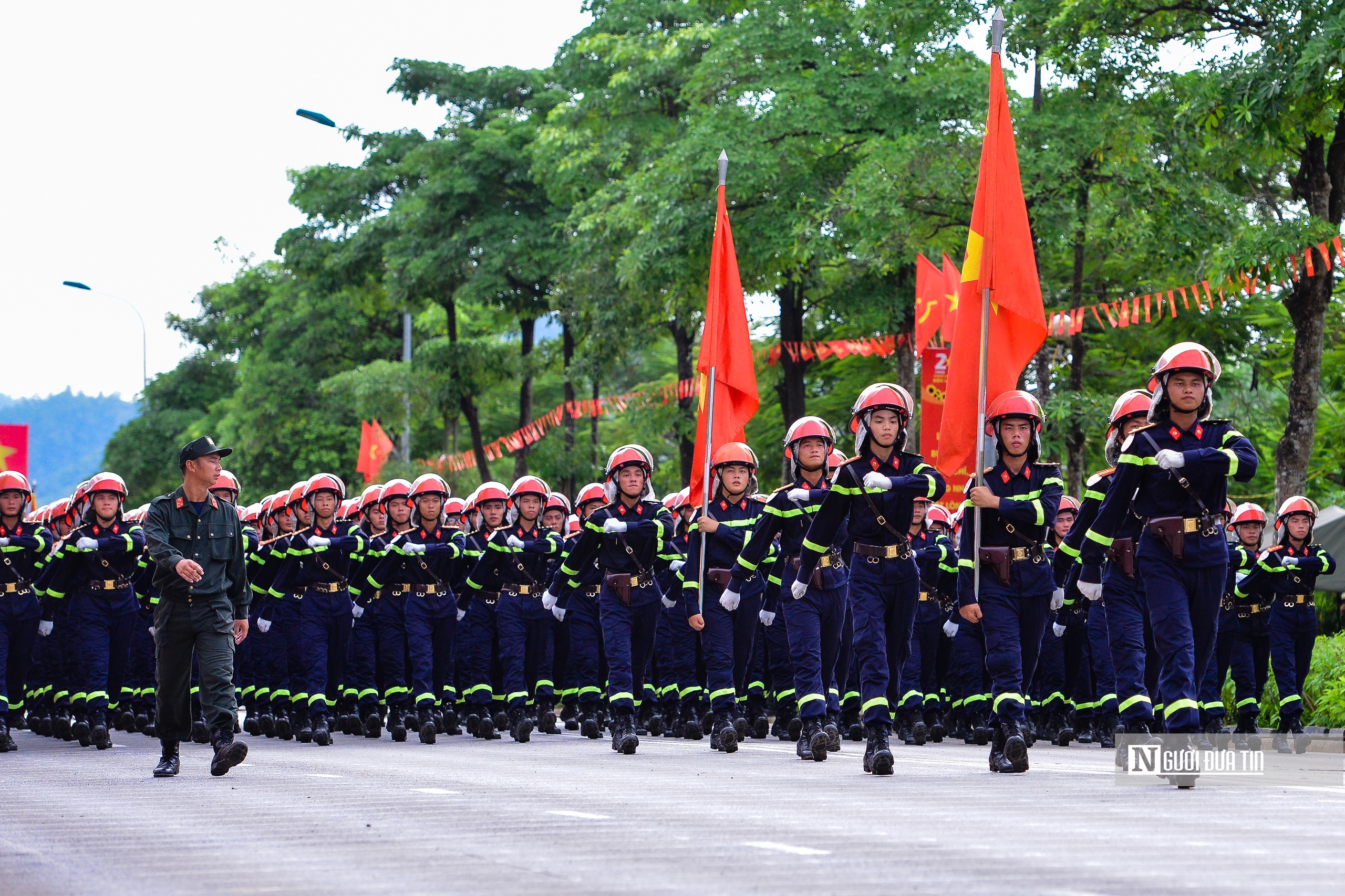 Những nữ chiến sĩ A80 miệt mài luyện tập bất chấp nắng nóng- Ảnh 4. Những nữ chiến sĩ A80 miệt mài luyện tập bất chấp nắng nóng- Ảnh 4.