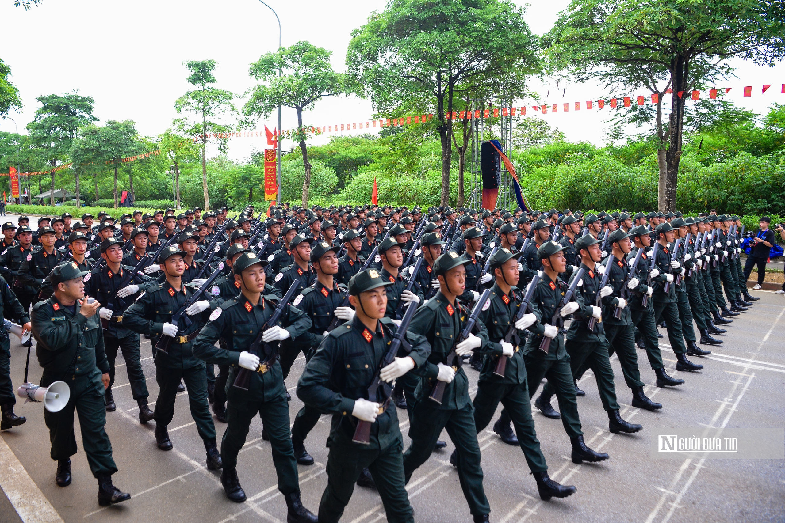 Những nữ chiến sĩ A80 miệt mài luyện tập bất chấp nắng nóng- Ảnh 6. Những nữ chiến sĩ A80 miệt mài luyện tập bất chấp nắng nóng- Ảnh 6.