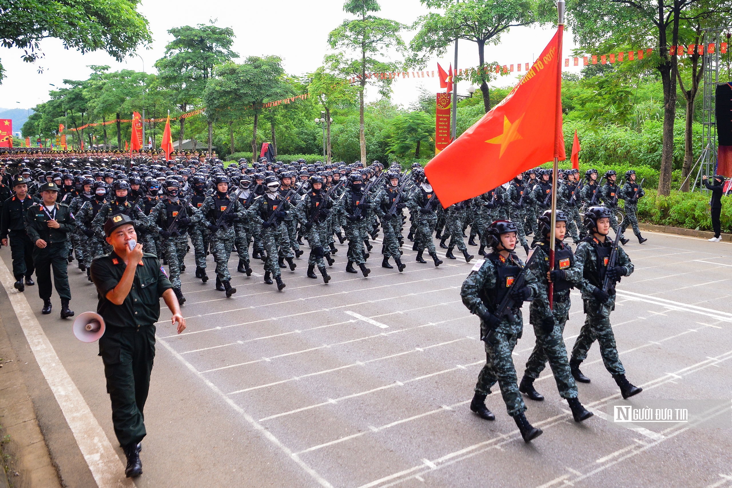 Những nữ chiến sĩ A80 miệt mài luyện tập bất chấp nắng nóng- Ảnh 7. Những nữ chiến sĩ A80 miệt mài luyện tập bất chấp nắng nóng- Ảnh 7.