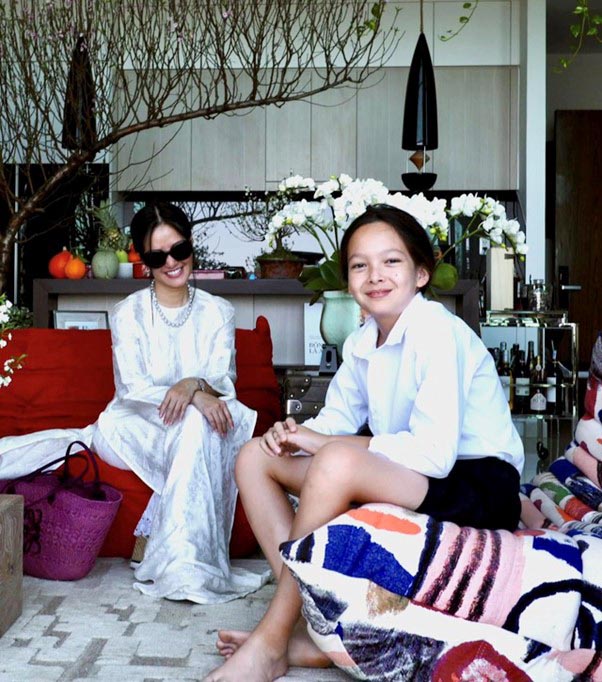 Con trai diva Hồng Nhung ở tuổi 13, cắt tóc ngắn xuất hiện như "soái ca" - Ảnh 4.