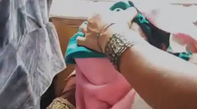 Sắp được mang đi chôn cất, bé trai sơ sinh bất ngờ có phản ứng "lạ", gia đình bức xúc - Ảnh 1.