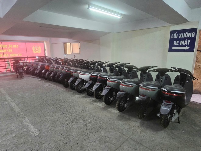 Hà Nội: Phá đường dây làm giả xe máy điện “nhái” thương hiệu lớn- Ảnh 1. Hà Nội: Phá đường dây làm giả xe máy điện “nhái” thương hiệu lớn- Ảnh 1.