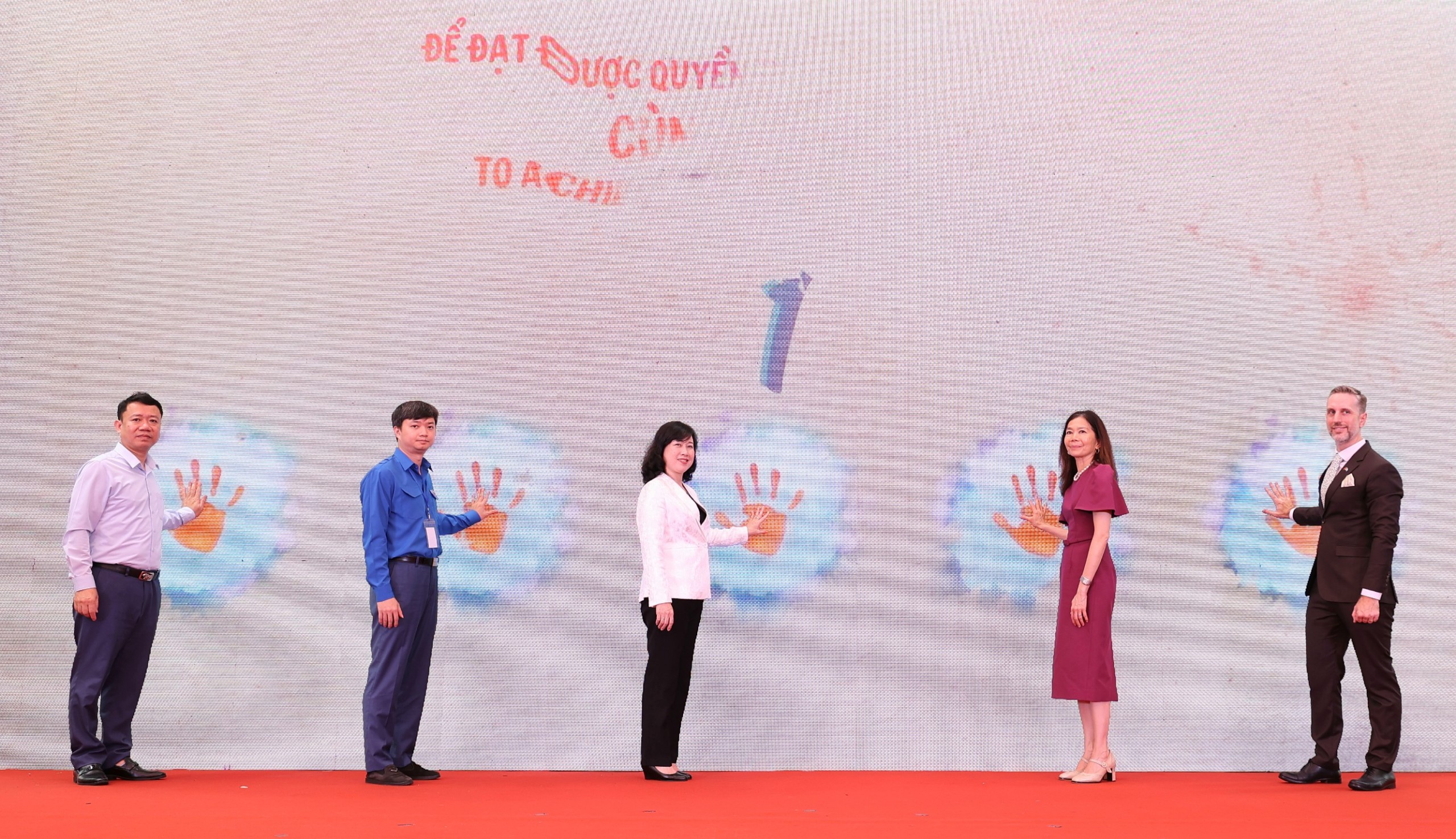 Đề xuất hỗ trợ tiền mặt, nghỉ thai sản trong dự thảo Luật Dân số - Ảnh 2.