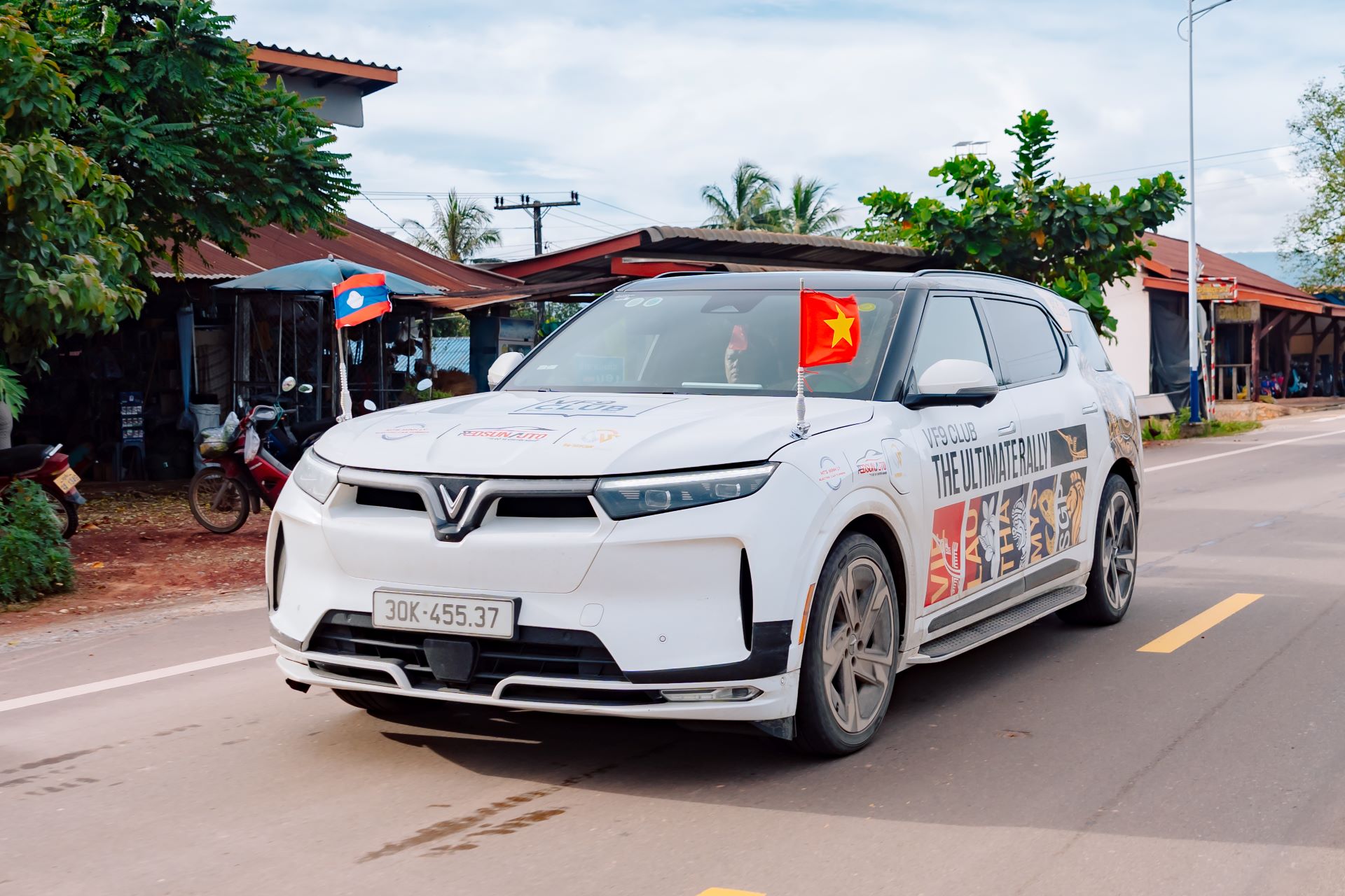 Đoàn xe VinFast VF 9 “phượt” Đông Nam Á: Xe điện Việt tự tin băng đèo, vượt đường đá hộc, thẳng tiến Thái Lan - Ảnh 4.