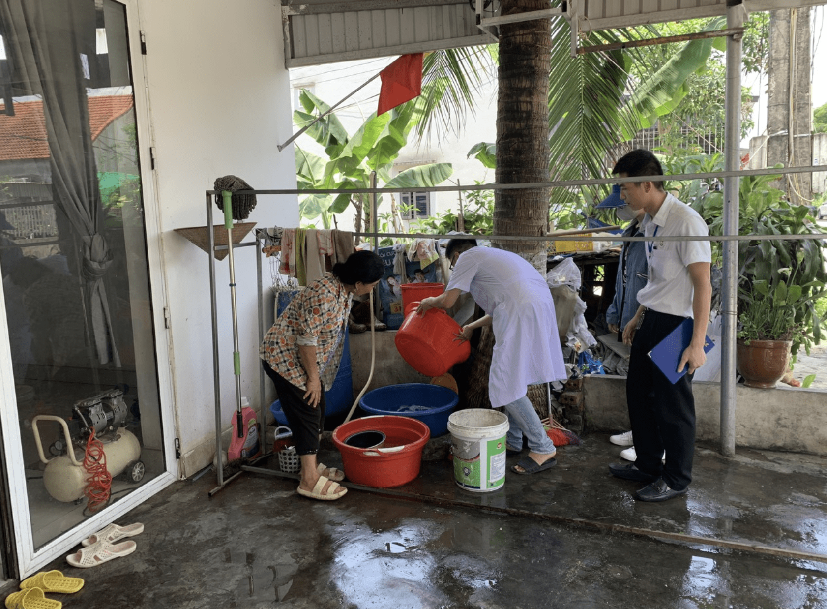 Sốt xuất huyết rút ngắn chu kỳ bùng phát, nguy cơ vỡ trận nếu lơ là phòng dịch - Ảnh 2.