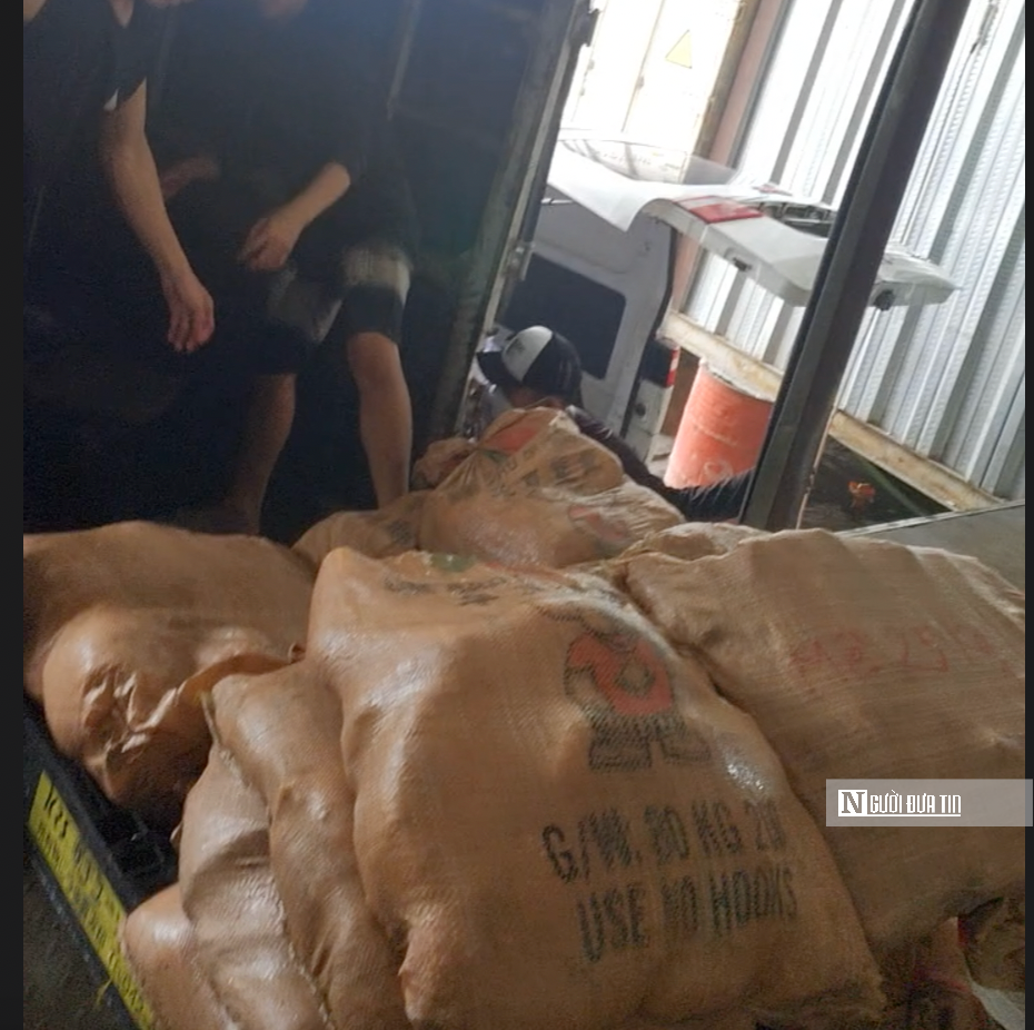 Hiểm hoạ lạp xưởng nướng đá “nhiều không” tại Tp.Hồ Chí Minh- Ảnh 13. Hiểm hoạ lạp xưởng nướng đá “nhiều không” tại Tp.Hồ Chí Minh- Ảnh 13.